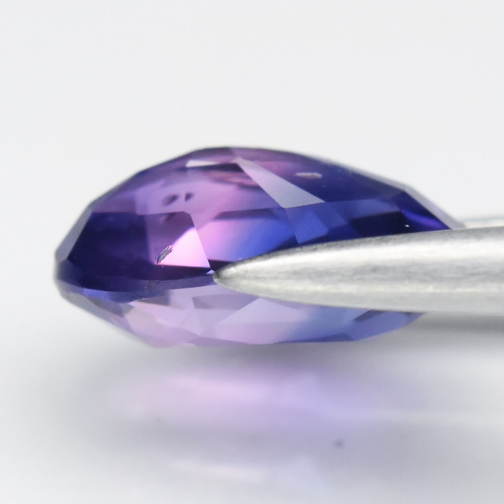 💎 1.30ct VS Oval Natural Tri Color Sapphire – Unheated, Mozambique Gem
