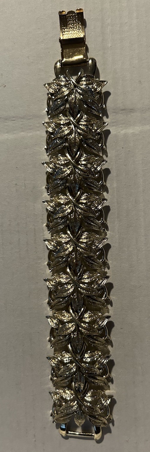 Vintage Coro Pegasus Bracelet Gold Tone Motif Link Leaf Floral 7”