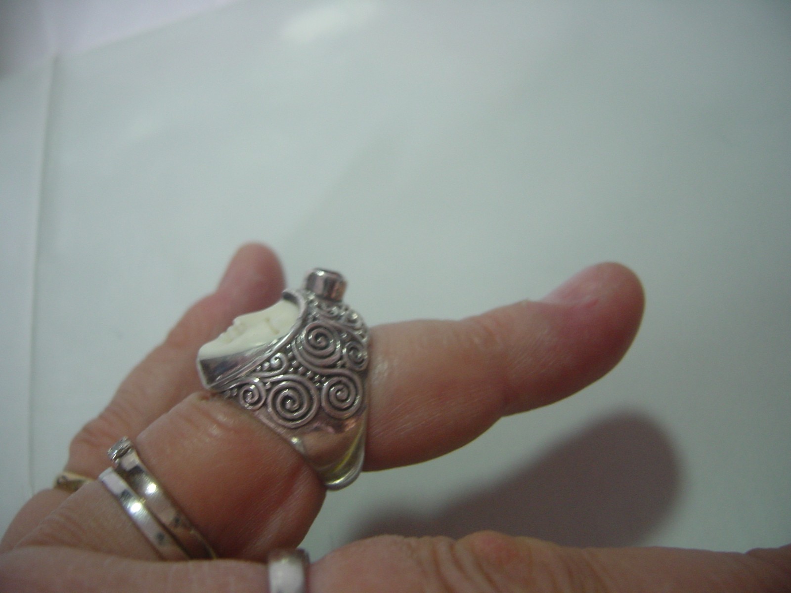 RARE-solid Silver 925 TJC Carved Face Goddess BALI Genuine pyrope garnet size n