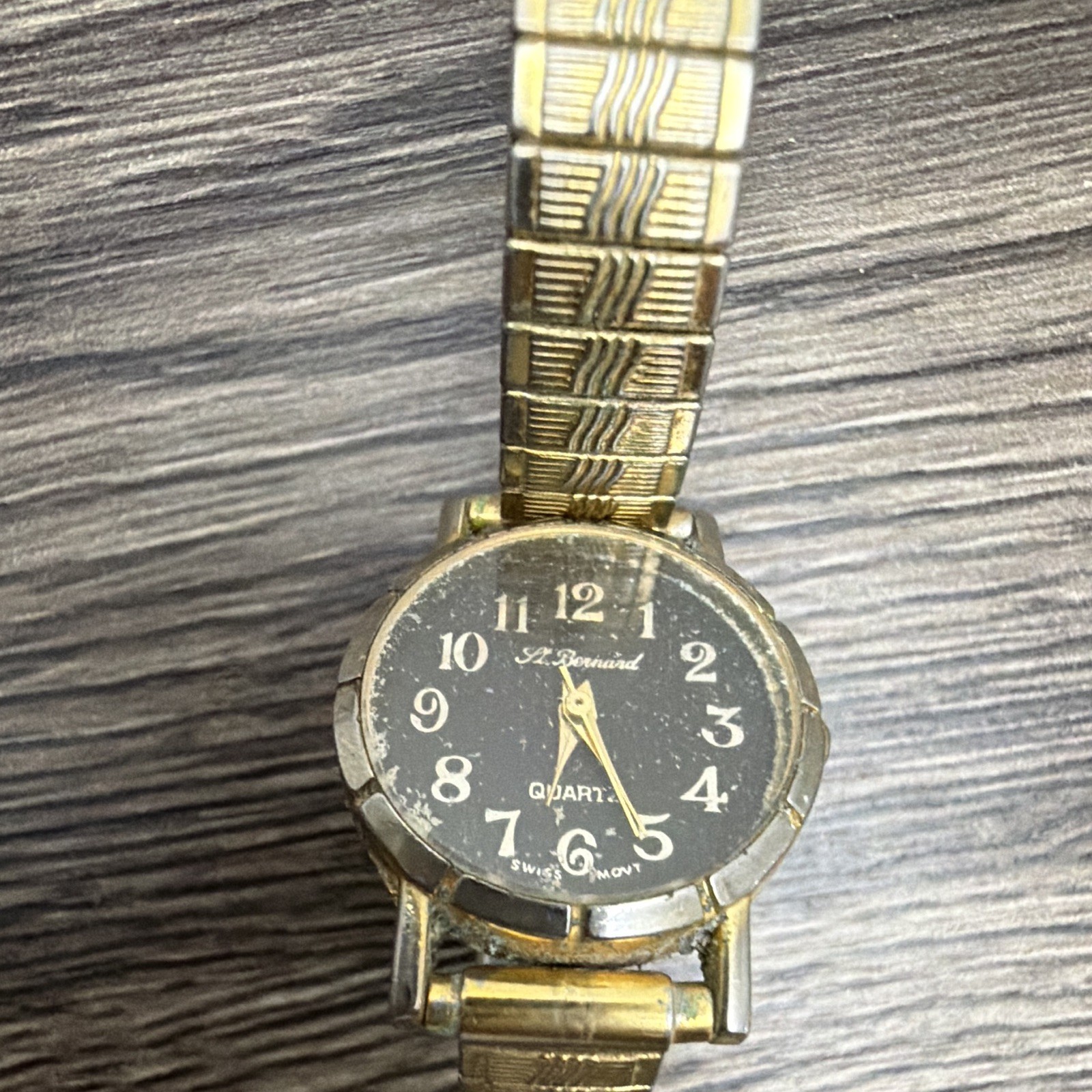 St. Bernard Vintage Quartz Analog Watch Black Dial Gold Tone Bracelet 23.9mm