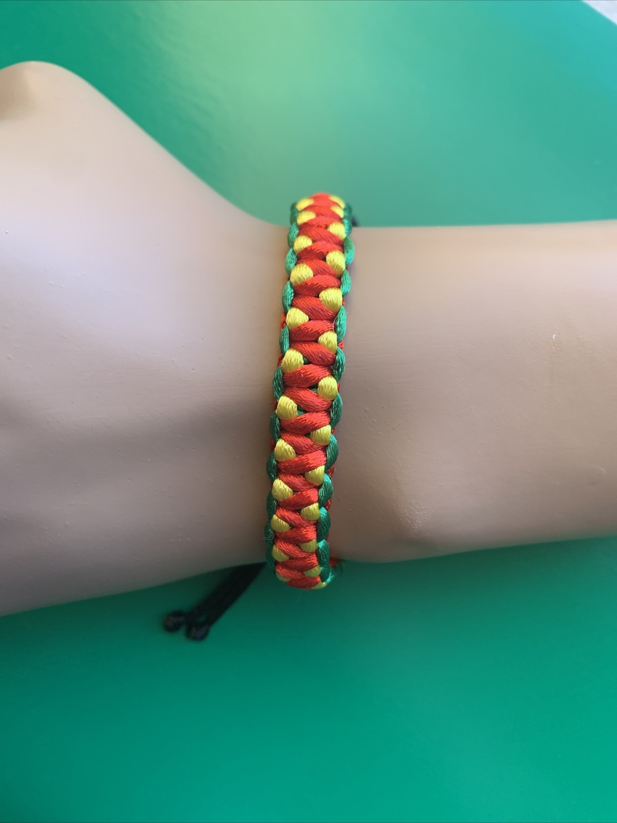 GUYANA Bracelet RED BLACK YELLOW GREEN Satin Rattail Cord Shamballa Nylon