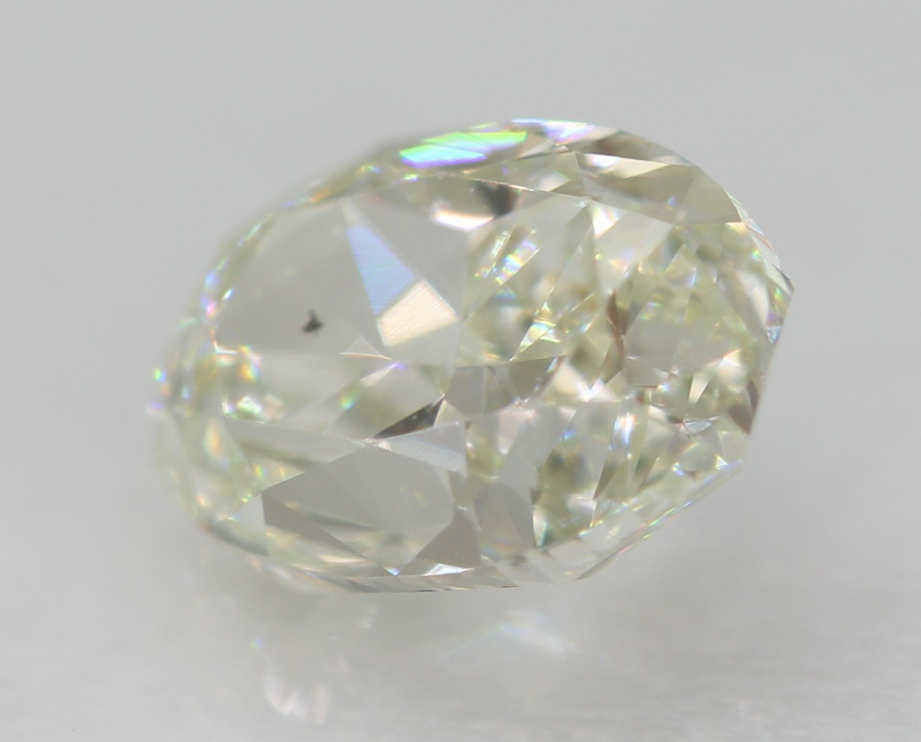 Certified 0.44 Carat Yel Green VS2 Oval Natural Loose Diamond 5.37×3.73mm