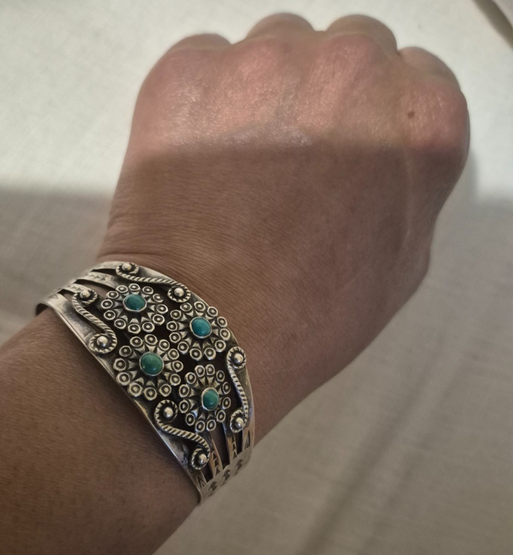 Great condition gorgeous fred harvey era cuff floral antique vintage