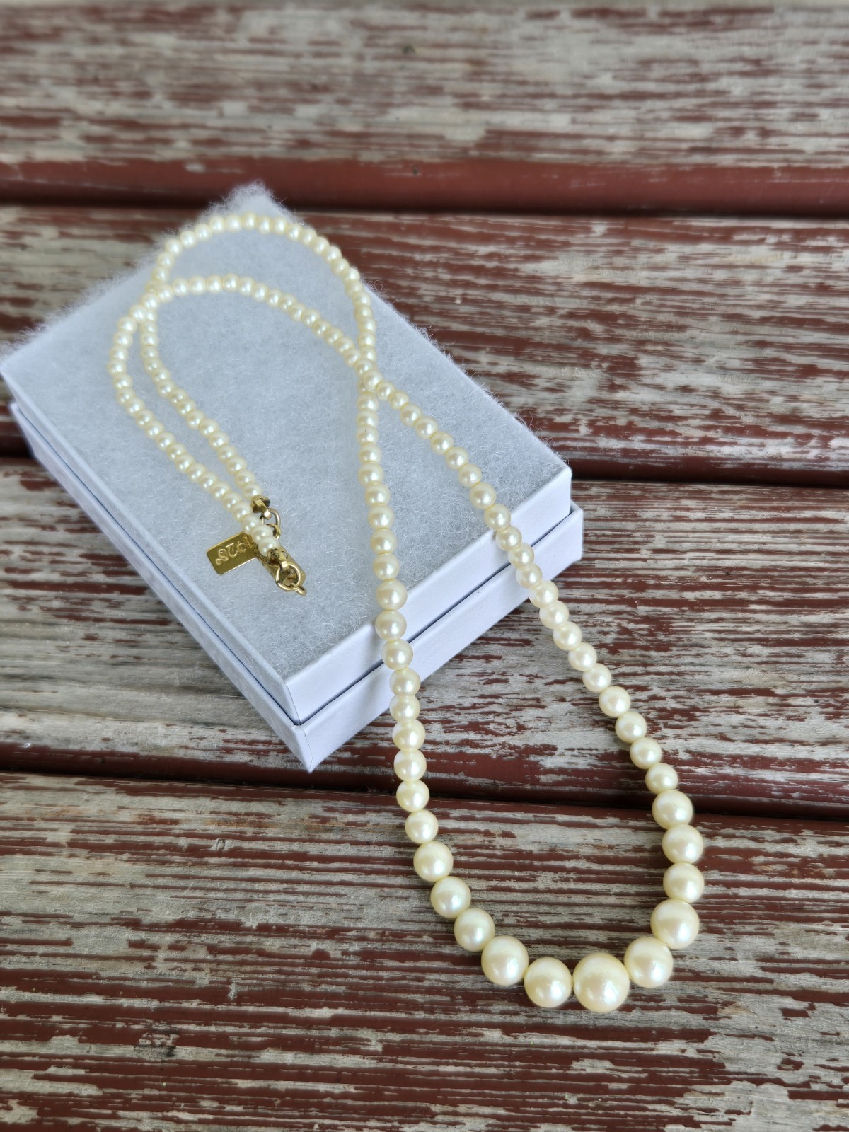 vintage faux white pearl necklace