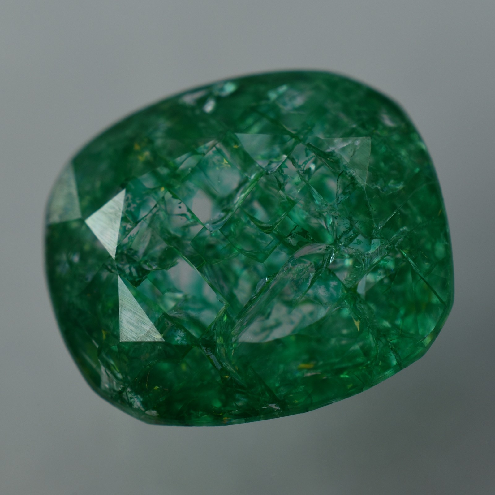 COLOMBIAN 9.00 Ct Natural Green Emerald CERTIFIED Cushion Cut Loose Gemstone