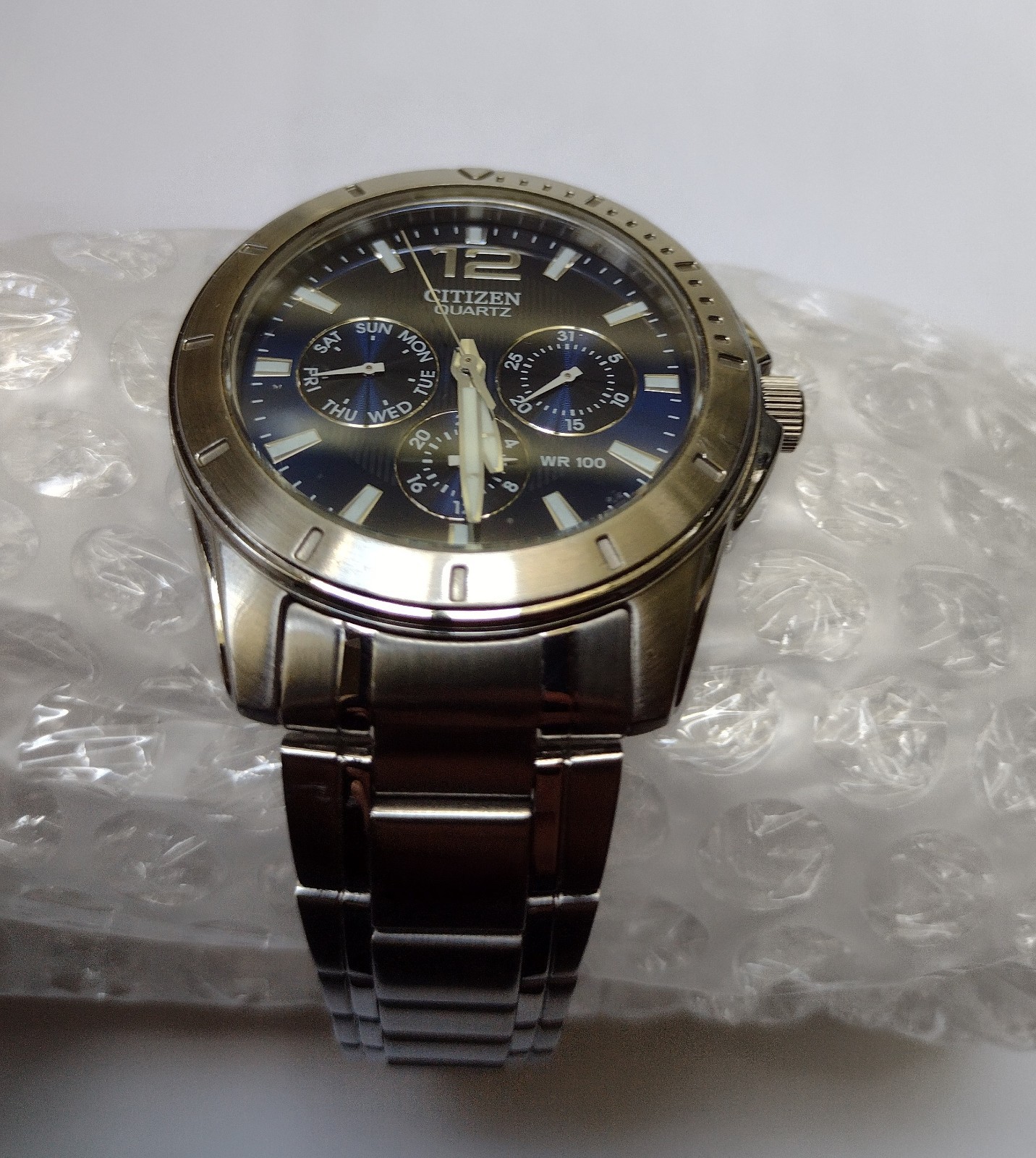 Citizen Quartz Royal Blue Stainless Steel Men’s Watch. SEE DESCRIPTION/PHOTOS