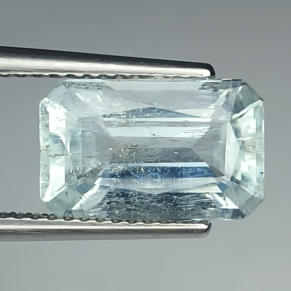 SENSATIONAL NATURAL NIGERIAN GREEN BERYL 3.27Cts