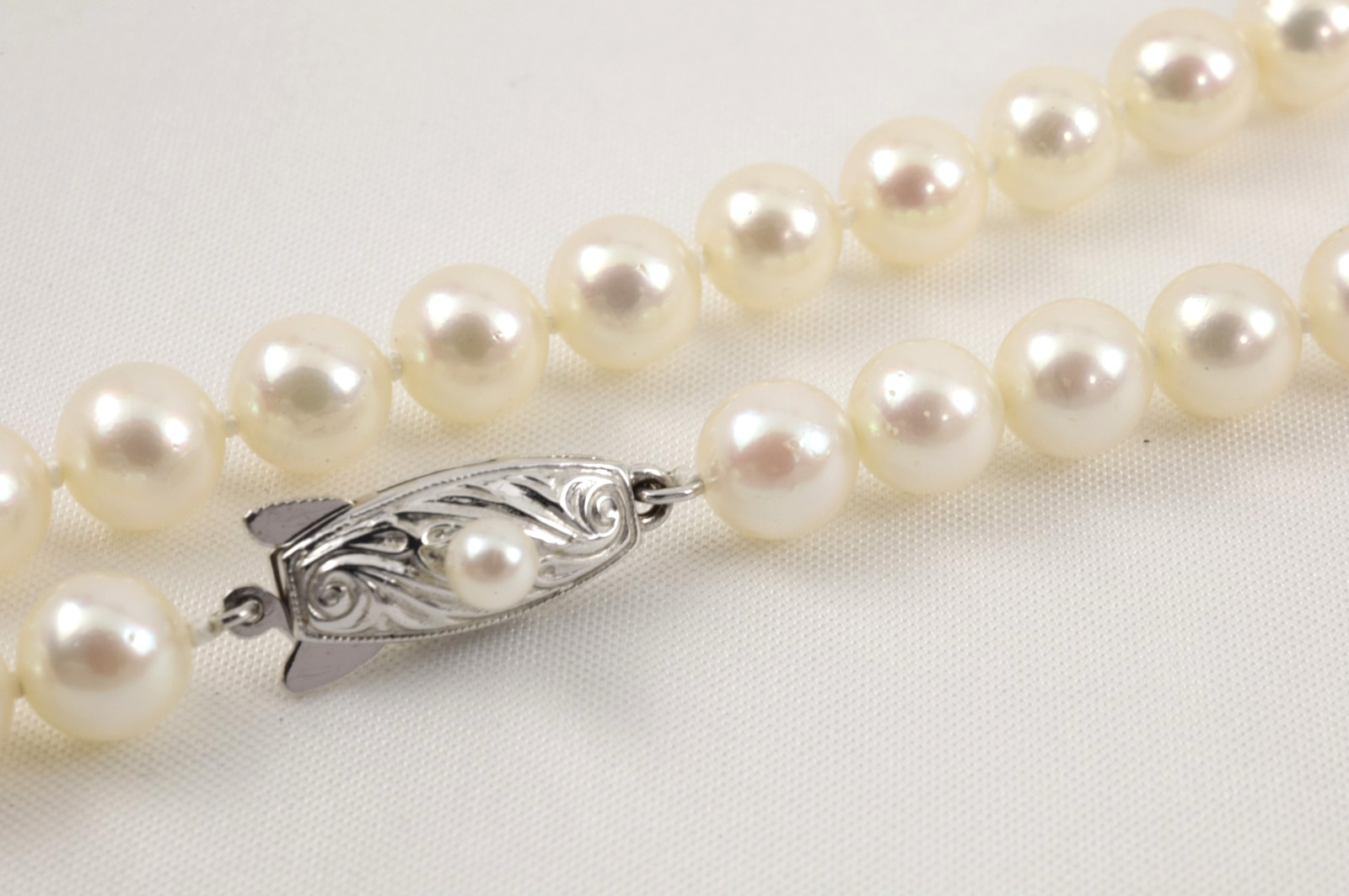 TASAKI Akoya Pearl Necklace 6.5-7.0mm 18″ 14K White Gold Clasp w/ Case