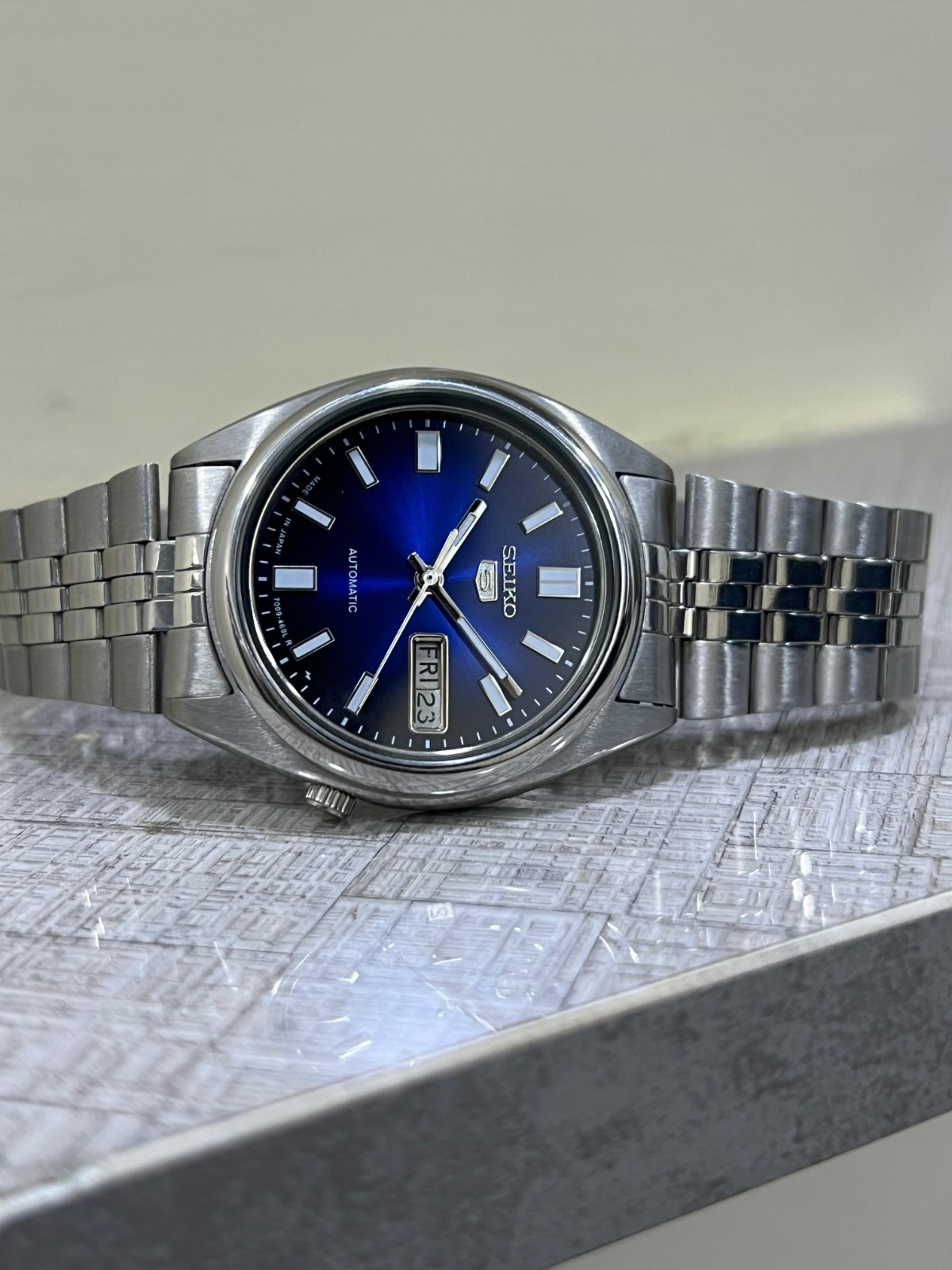 Seiko 5 Automatic Blue And Black Dail Mens Watch japan made 7009