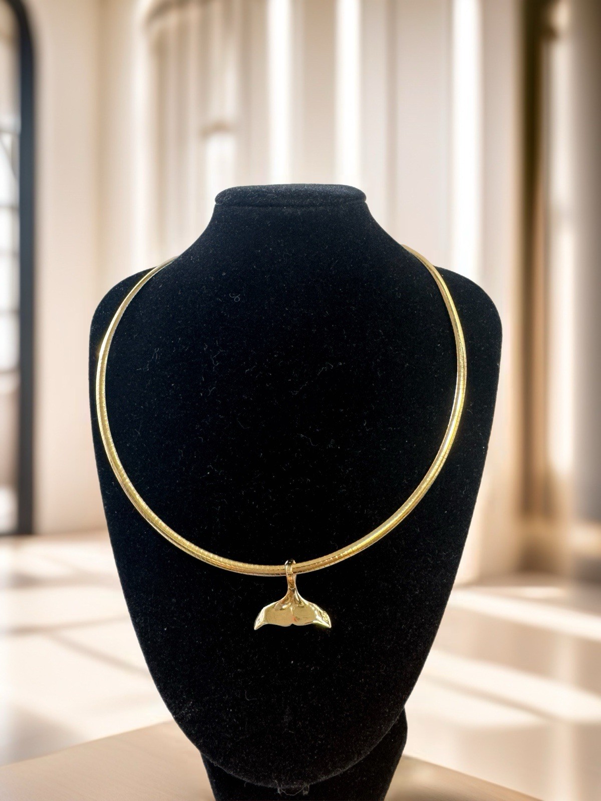 Kitsinian 14K Gold Whale Tail Necklace Italy 15g Omega Collar Choker