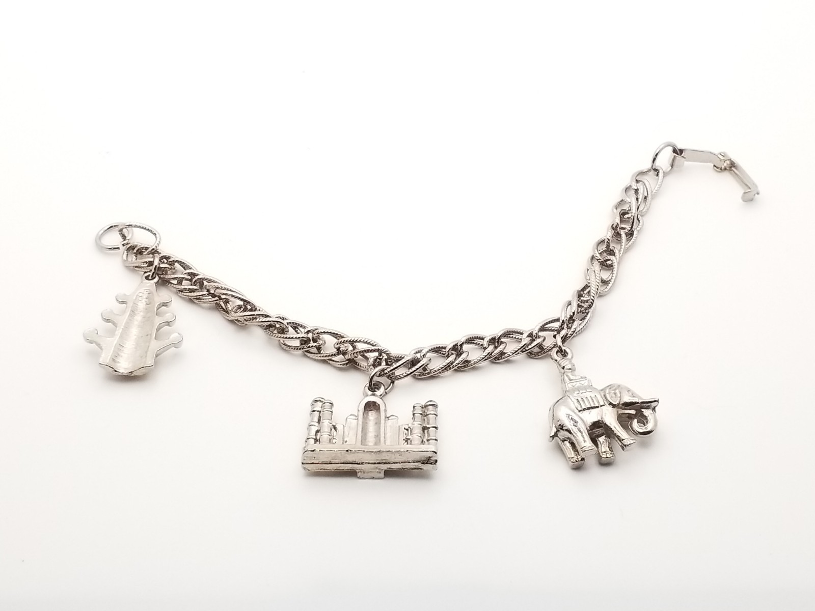 VTG Silver Tone Travel-Themed Charm Bracelet India Elephant Taj Mahal Pagoda 7″