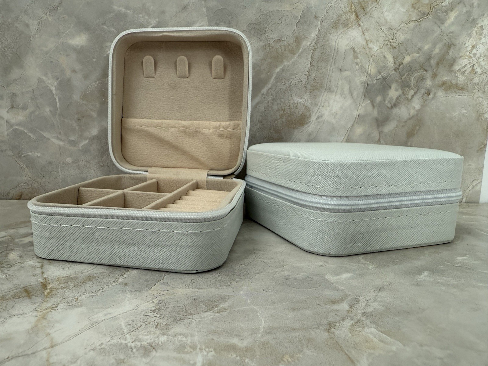 Small Travel Jewelry Organizer Case Portable Jewelry Box for Rings Earrings Gift
