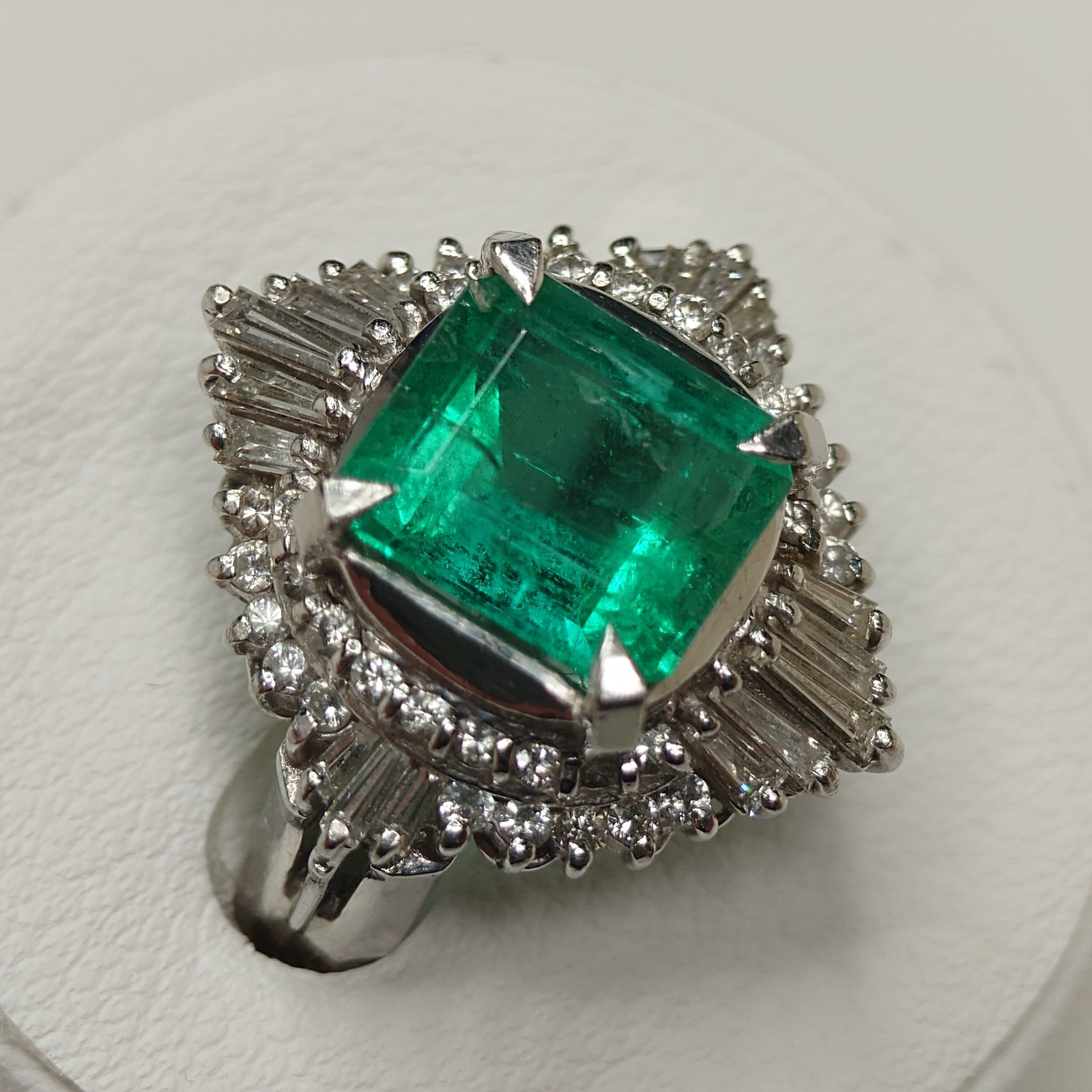 Emerald Ring, 900 Platinum RING Pt900 E2.16 D0.58 jew0006 Imported from Japan