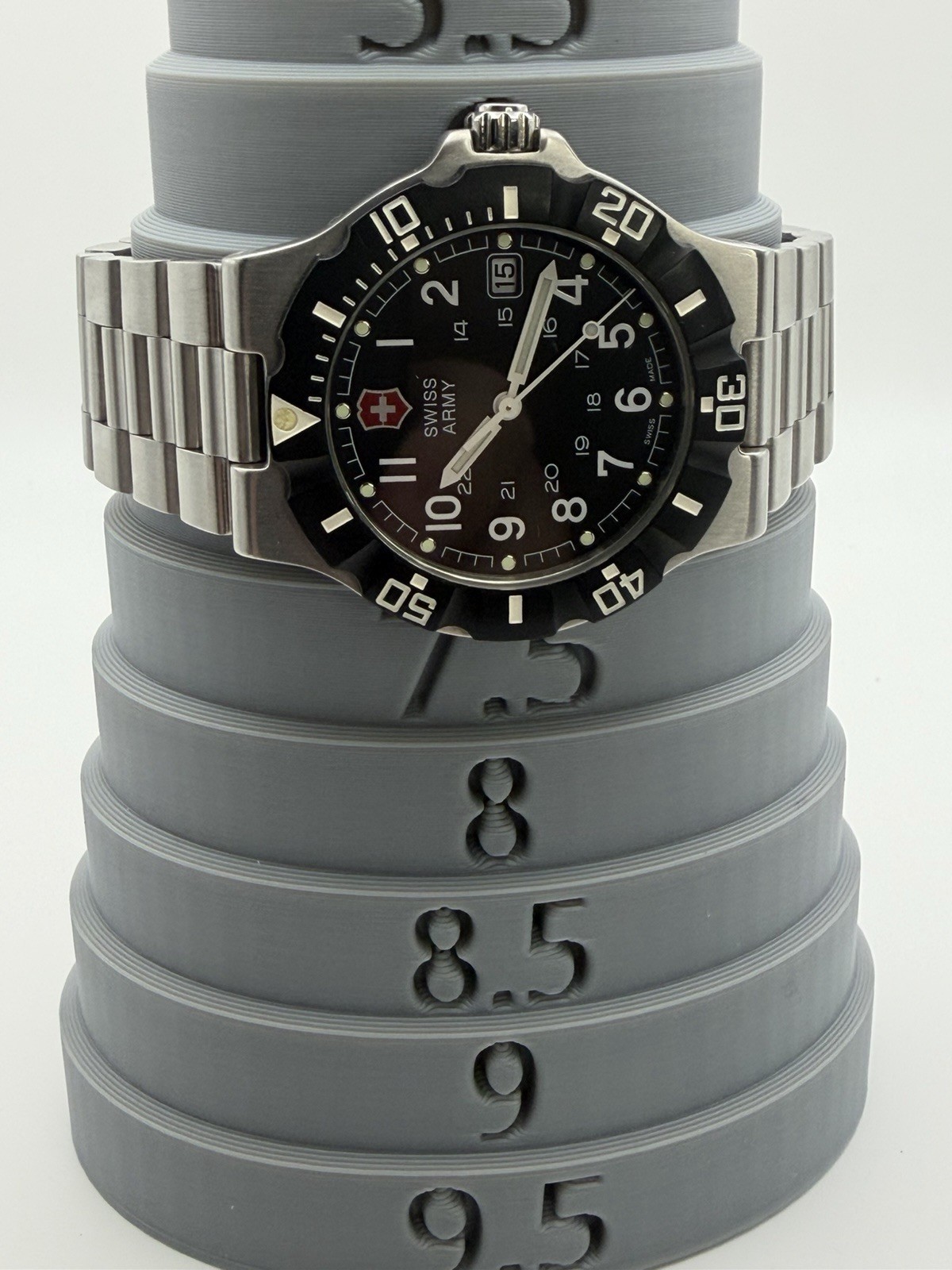 Victorinox Swiss Army Maverick 39mm Quartz Black Dial Watch Box Papers Links