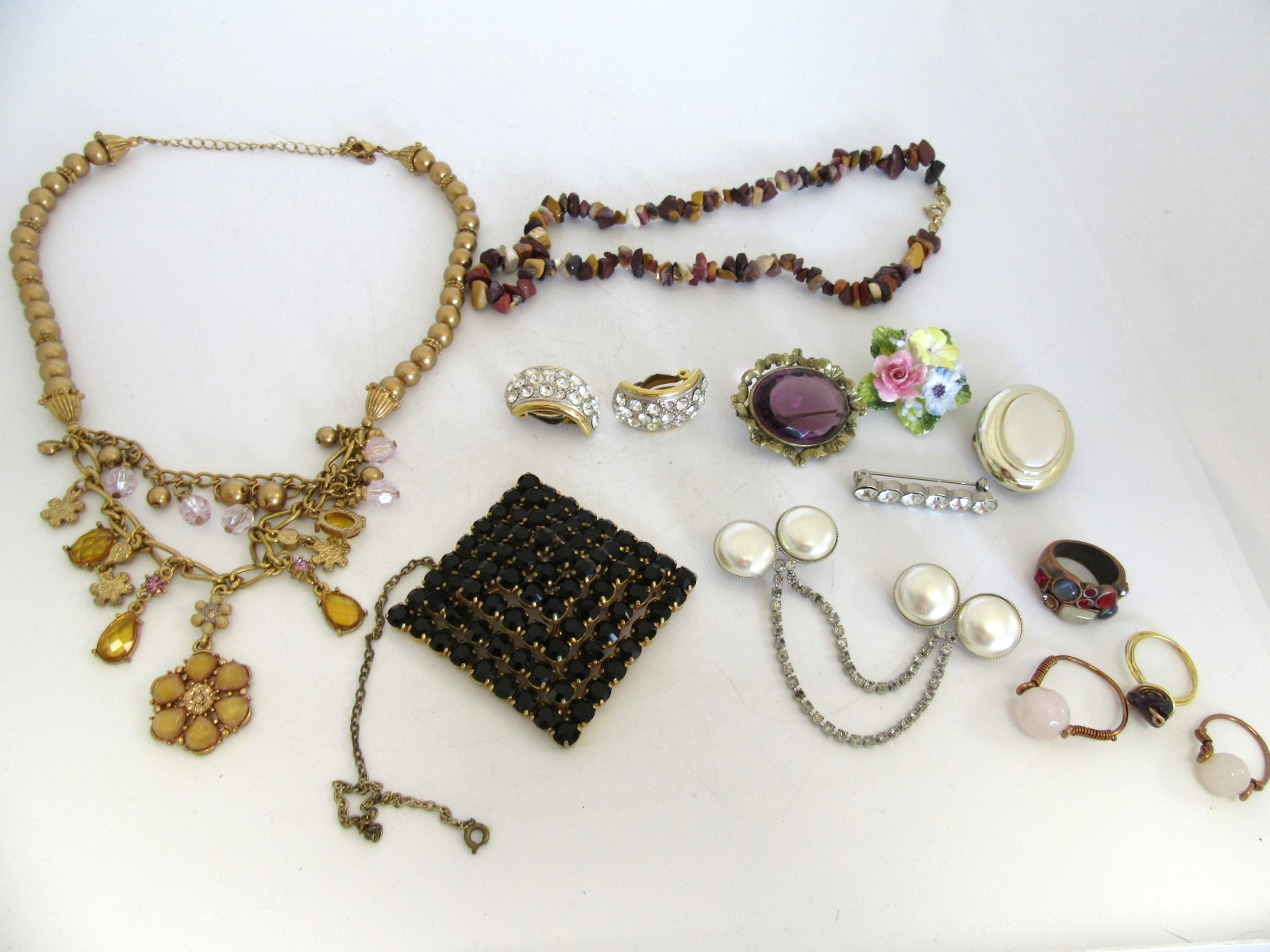 Vintage And Contemporary Jewellery Job Lot Brooches Rings Clip On Earrings More