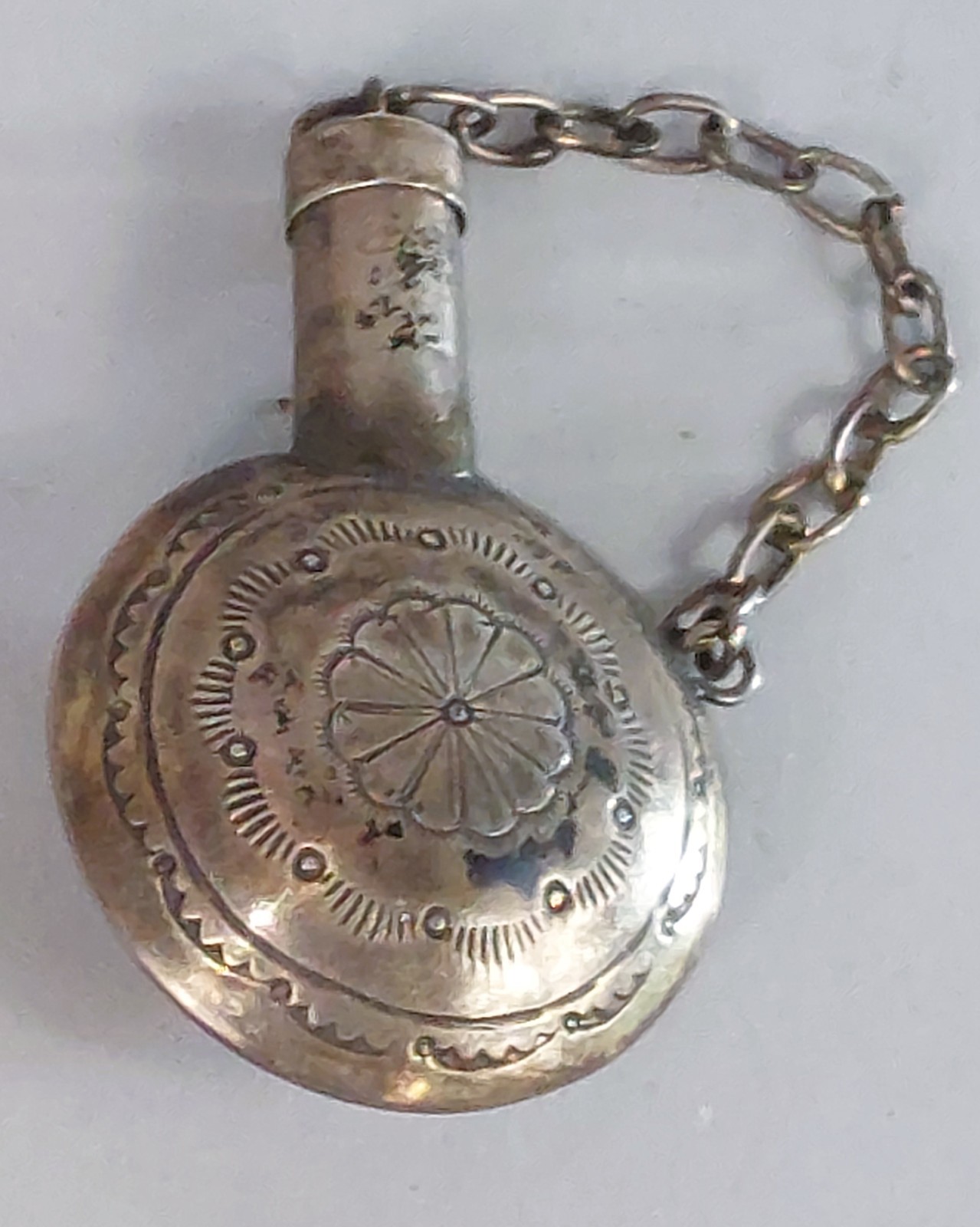 Vintage Navajo STERLING SILVER NAVAJO CANTEEN flask tobacco -2.5/8″ Tall