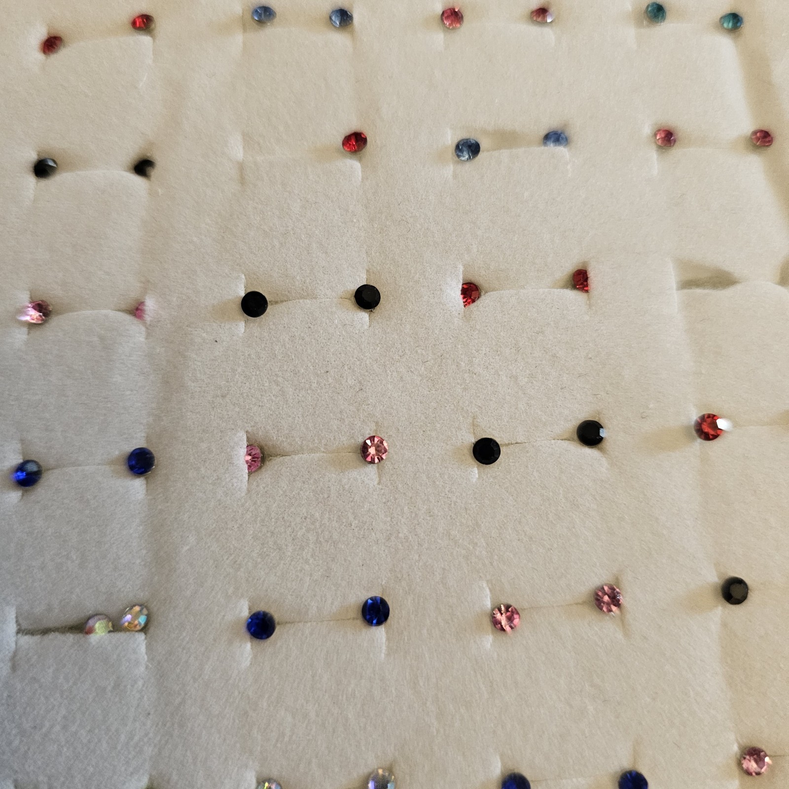 Earings Of 2mm Colored Diamond Plastic , 10 pairs.
