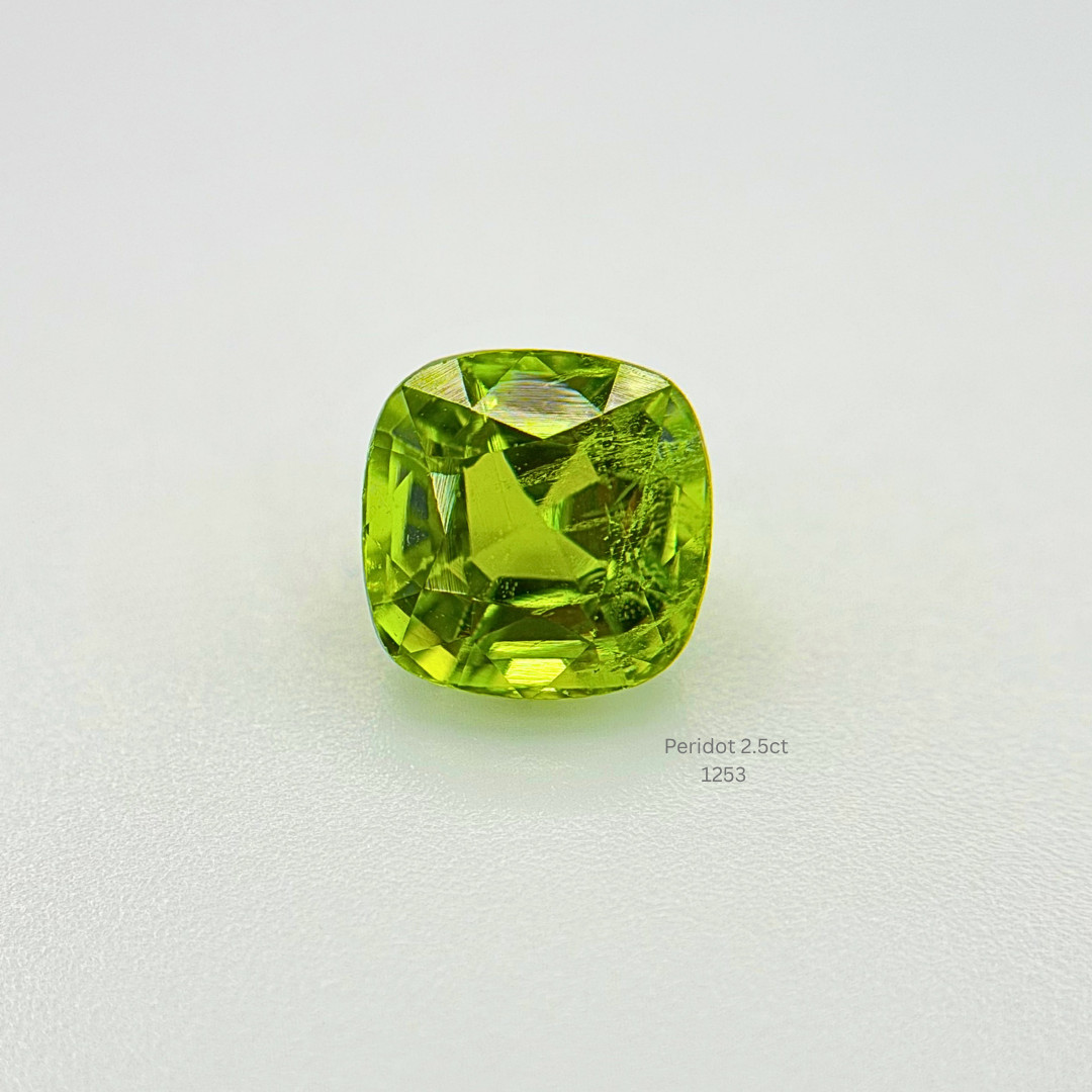 Natural 2.50ct Peridot Cushion Cut Loose Gemstone 8.4mm Vivid Green Eye Clean