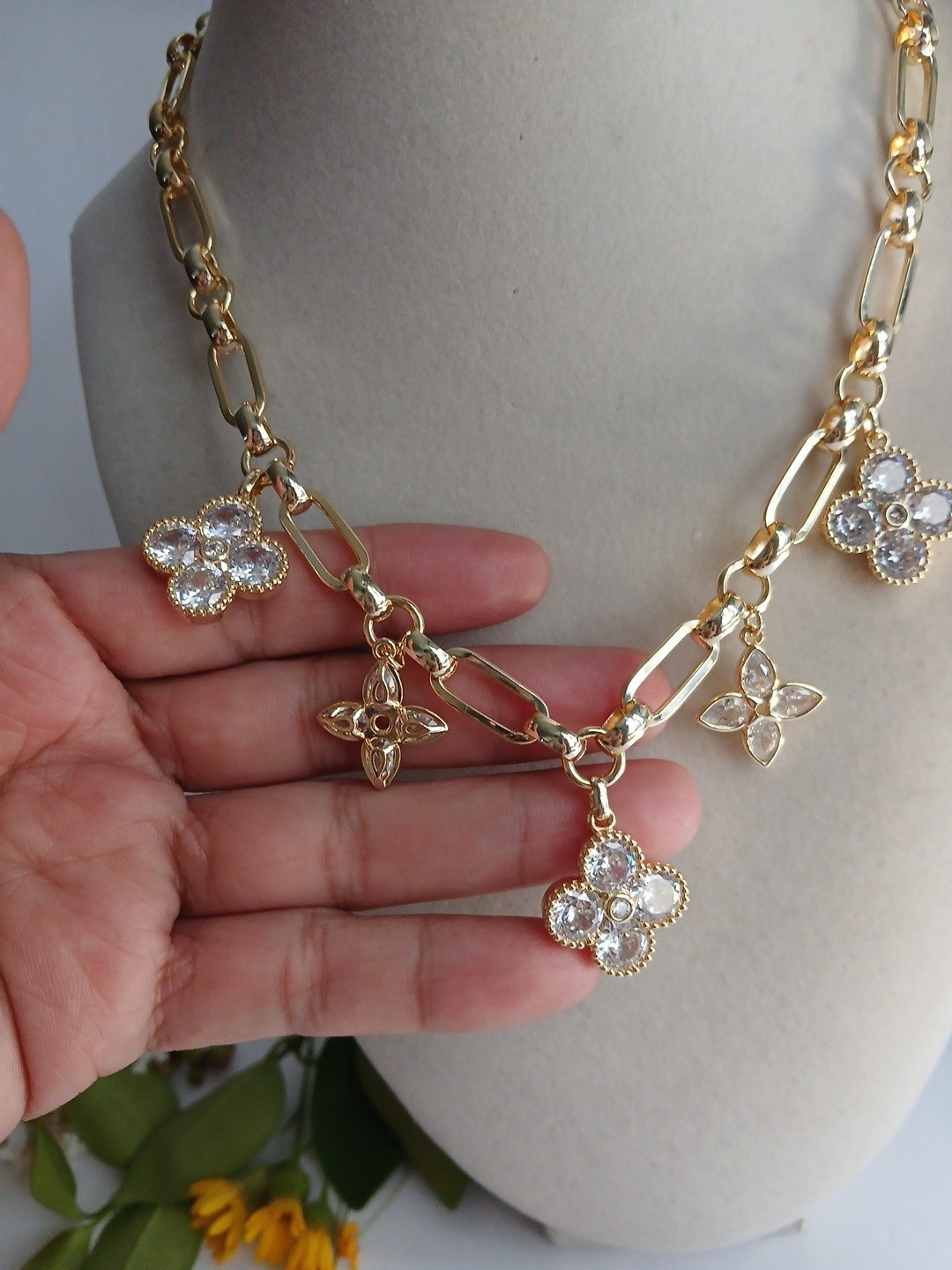 Collar de flores con Circonia Cubica Oro Laminado , Gold Filled