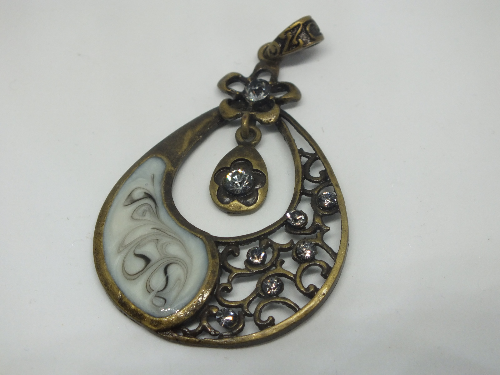 Beautiful Pendant Brass Tone Lavander Rhinestones Marbled Enamel 2 1/2″