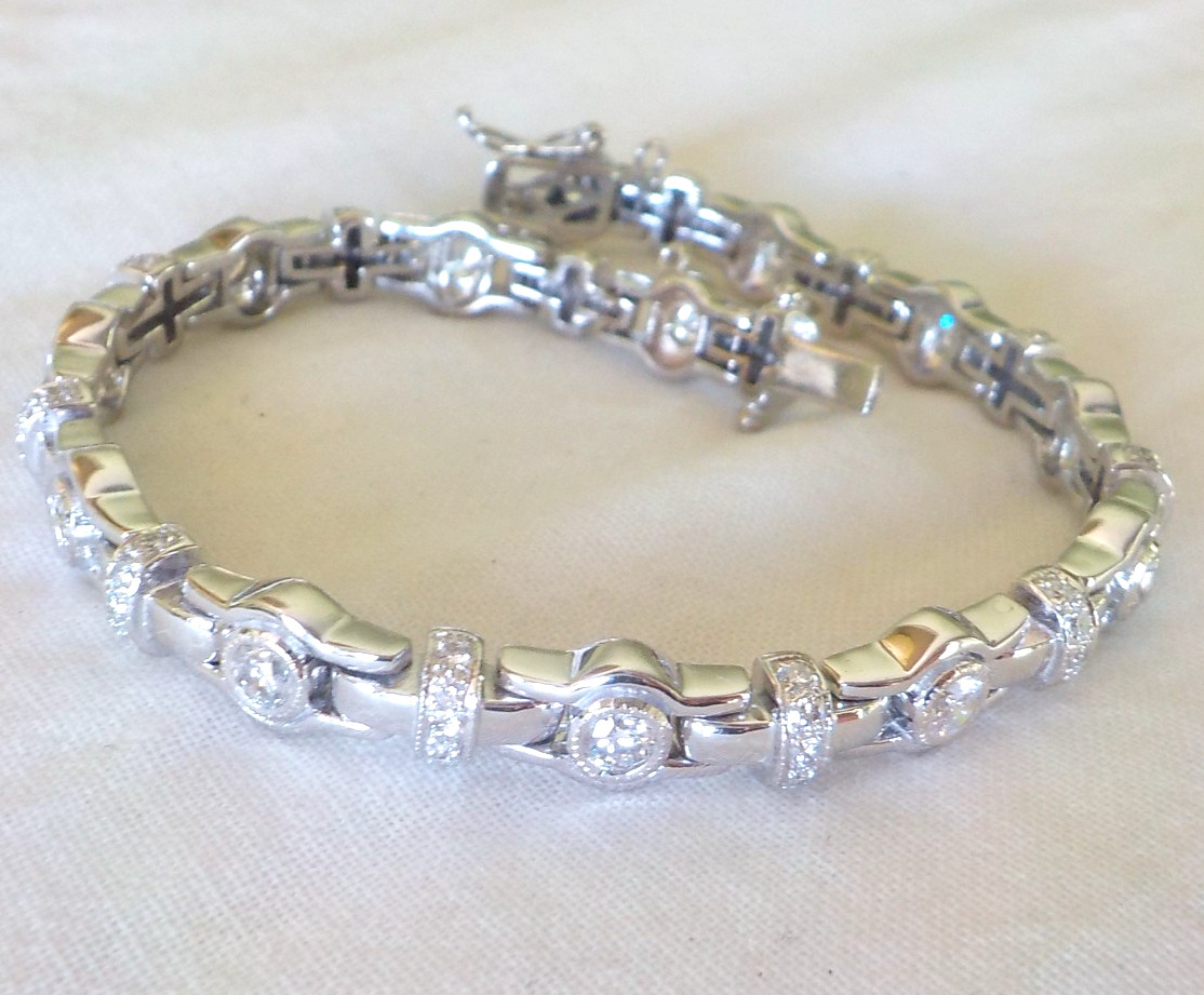 Heavy 18K White Gold Bezel Chunky Diamond Bracelet – 27.4 gms, 7.1 in, 1.39 ctw