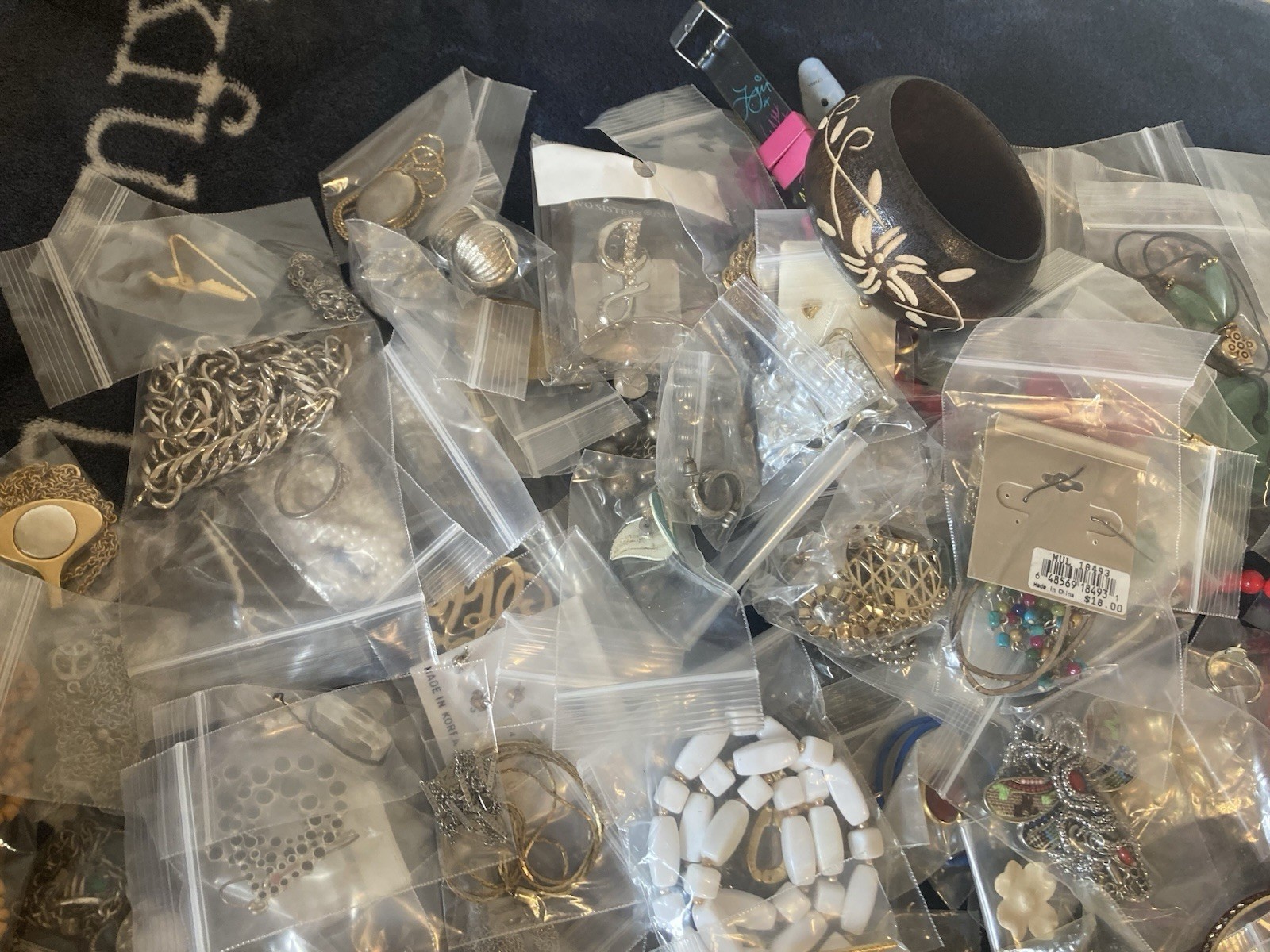 2,000 PCS Jewelry Rings Earrings Necklaces Bracelets Broches Pins $Maker$ Lot
