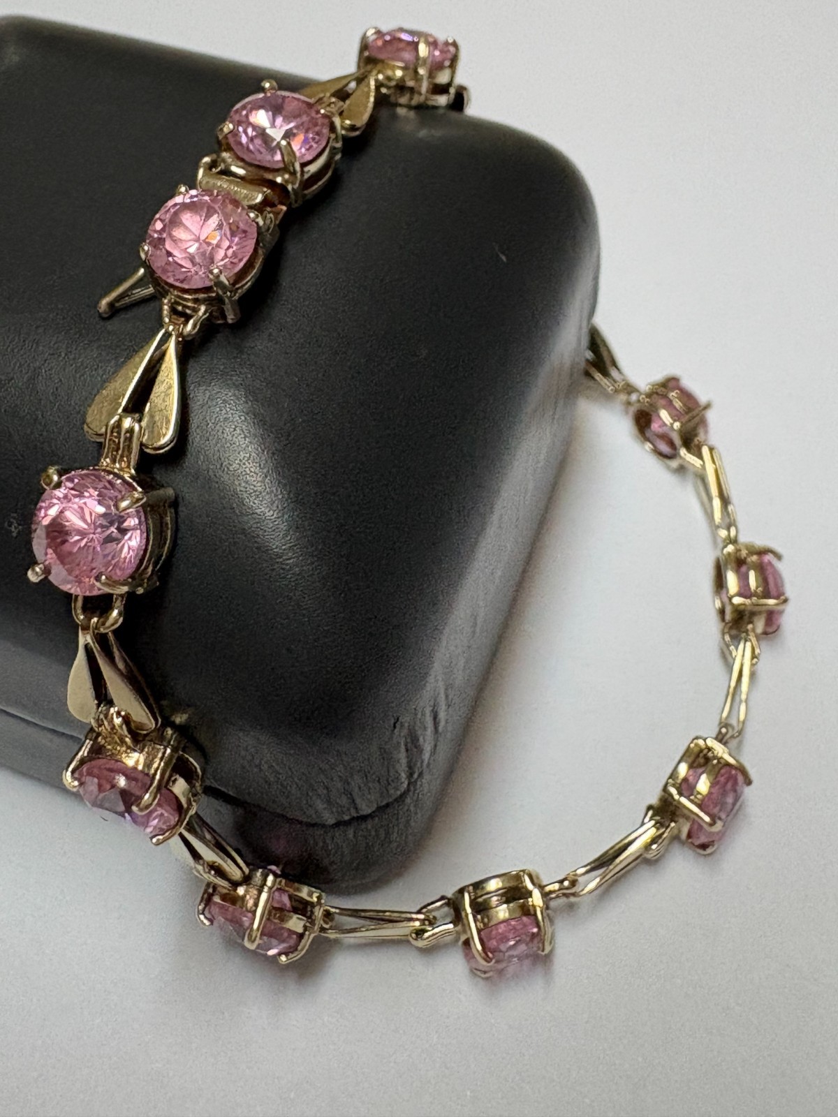 LADIES VINTAGE 10K GOLD PINK ICE STONE BRACELET. 7 1/2 INCHES 11.7 GRAMS