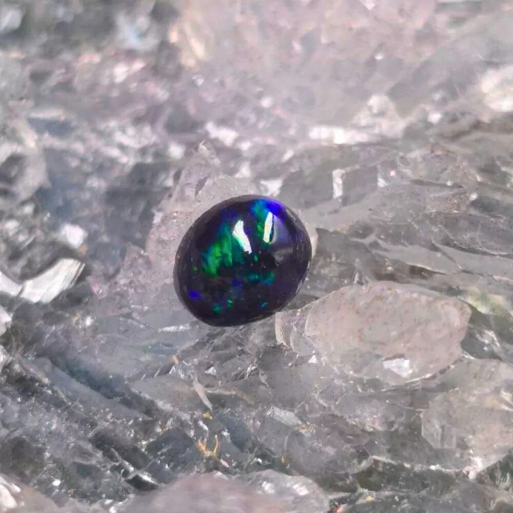 Lady O’blivion Lightning Ridge Black Opal 0.90ct