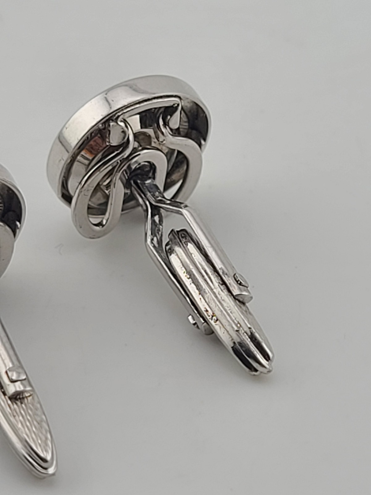 Vintage 1980’s Alfred Dunhill Sterling Silver Seashell Round Cufflinks England.