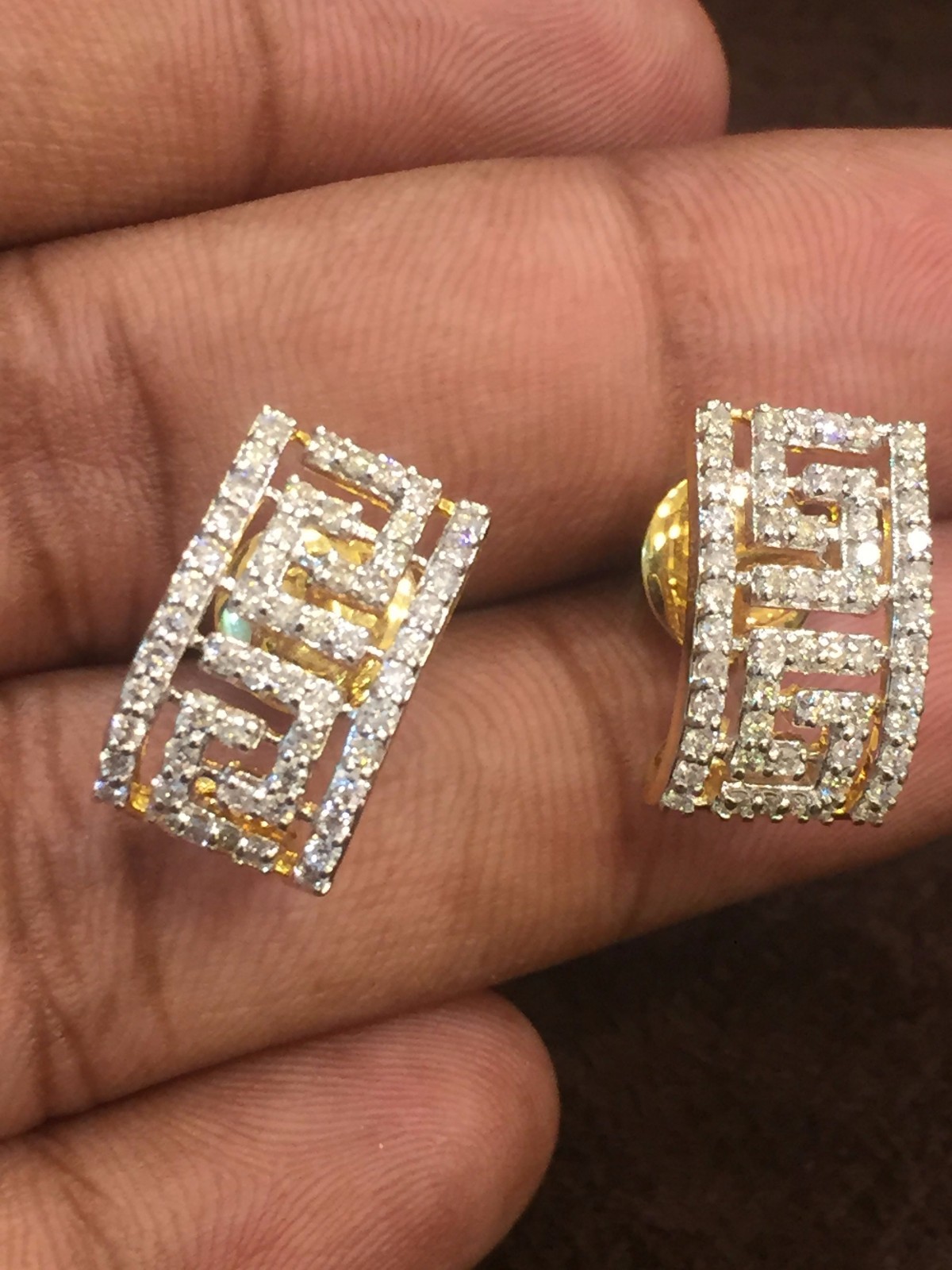 Pave 1.90 Cts Round Brilliant Cut Diamonds Pendant Earrings Set In 585 14K Gold