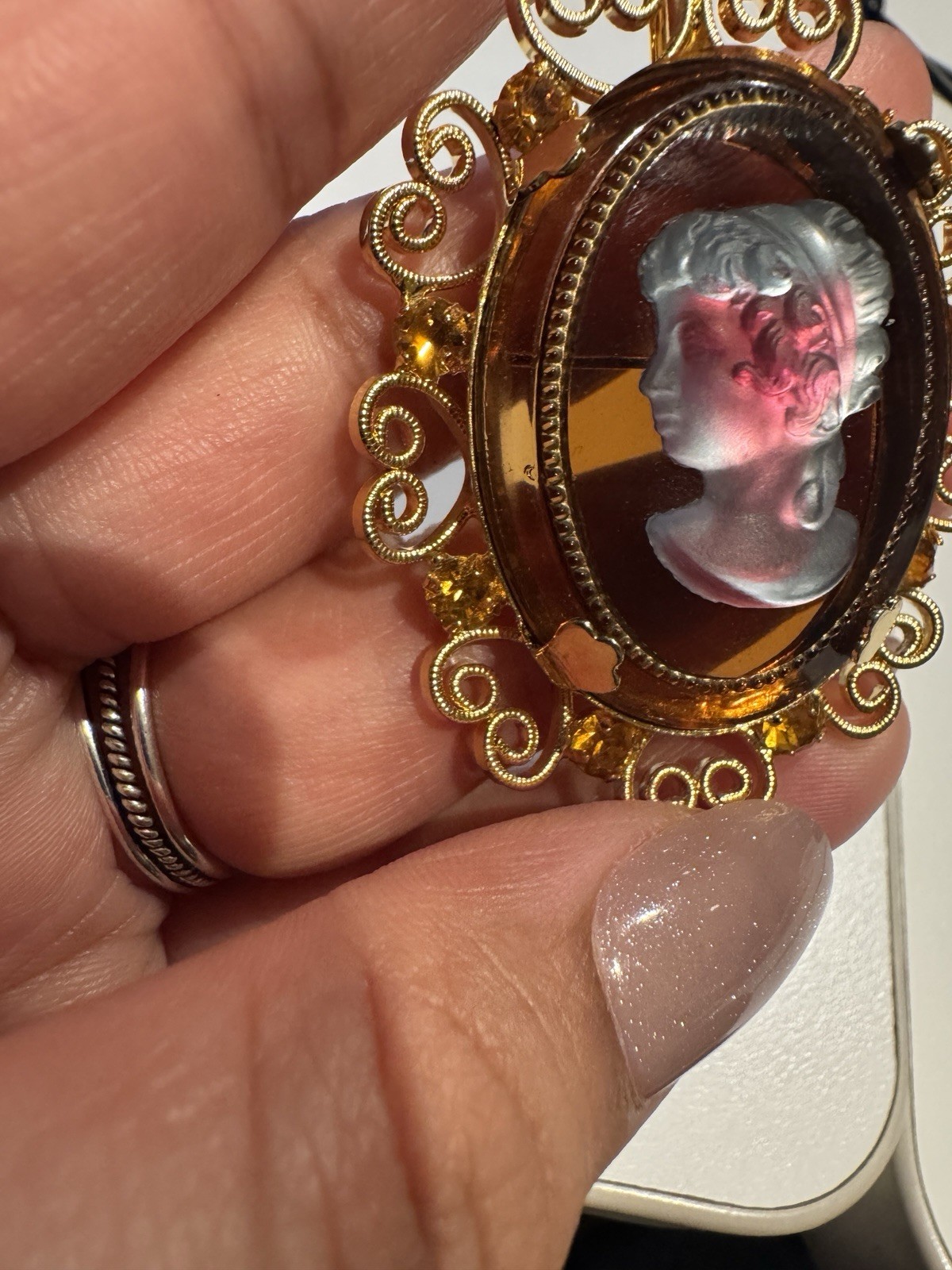 Confirmed Vintage JULIANA Cameo For CELEBRITY NY Brooch / Pendent & Earings Set
