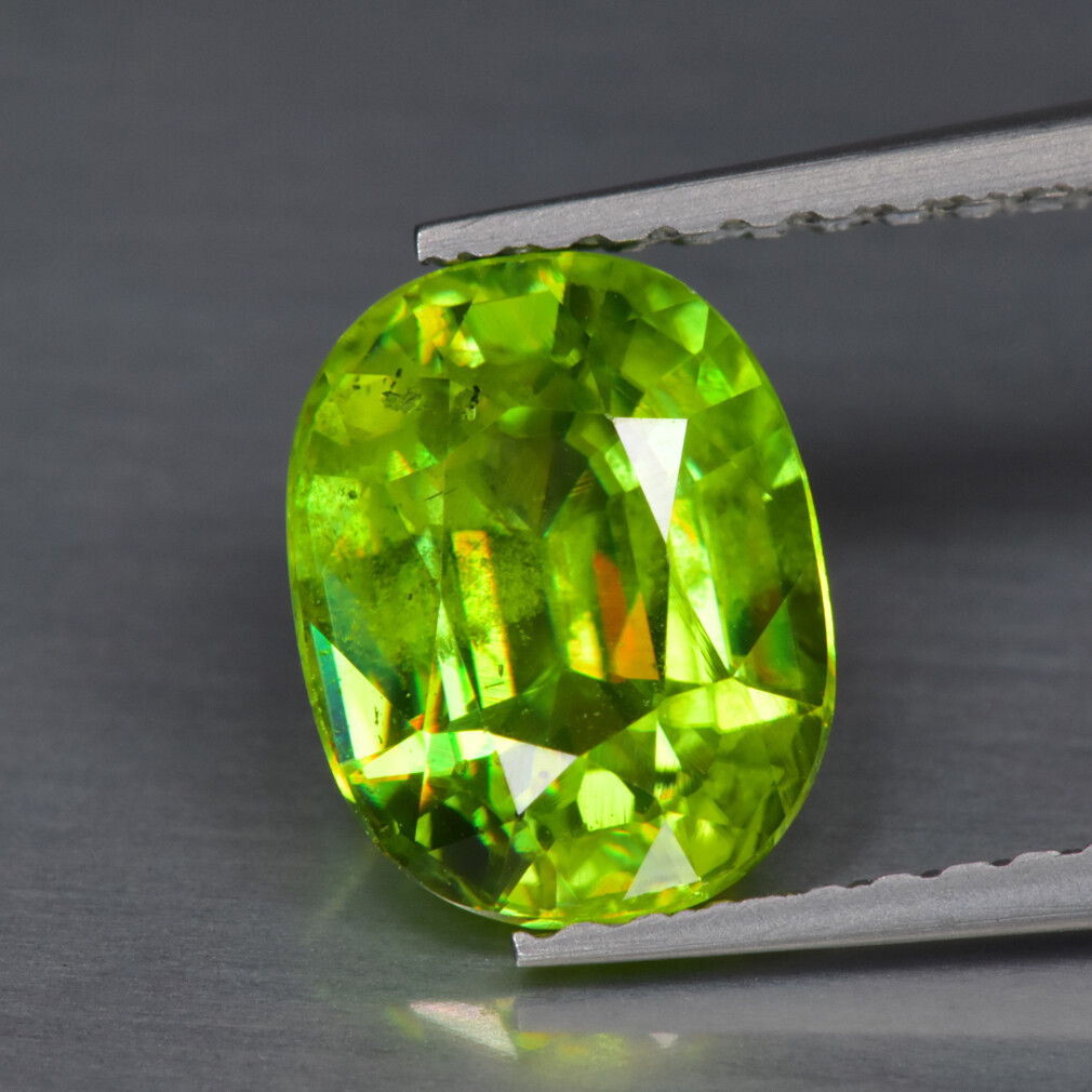 1.83Ct Oval_Excellent Unheated Yellowish Green With Multi Color Titanite Sphene