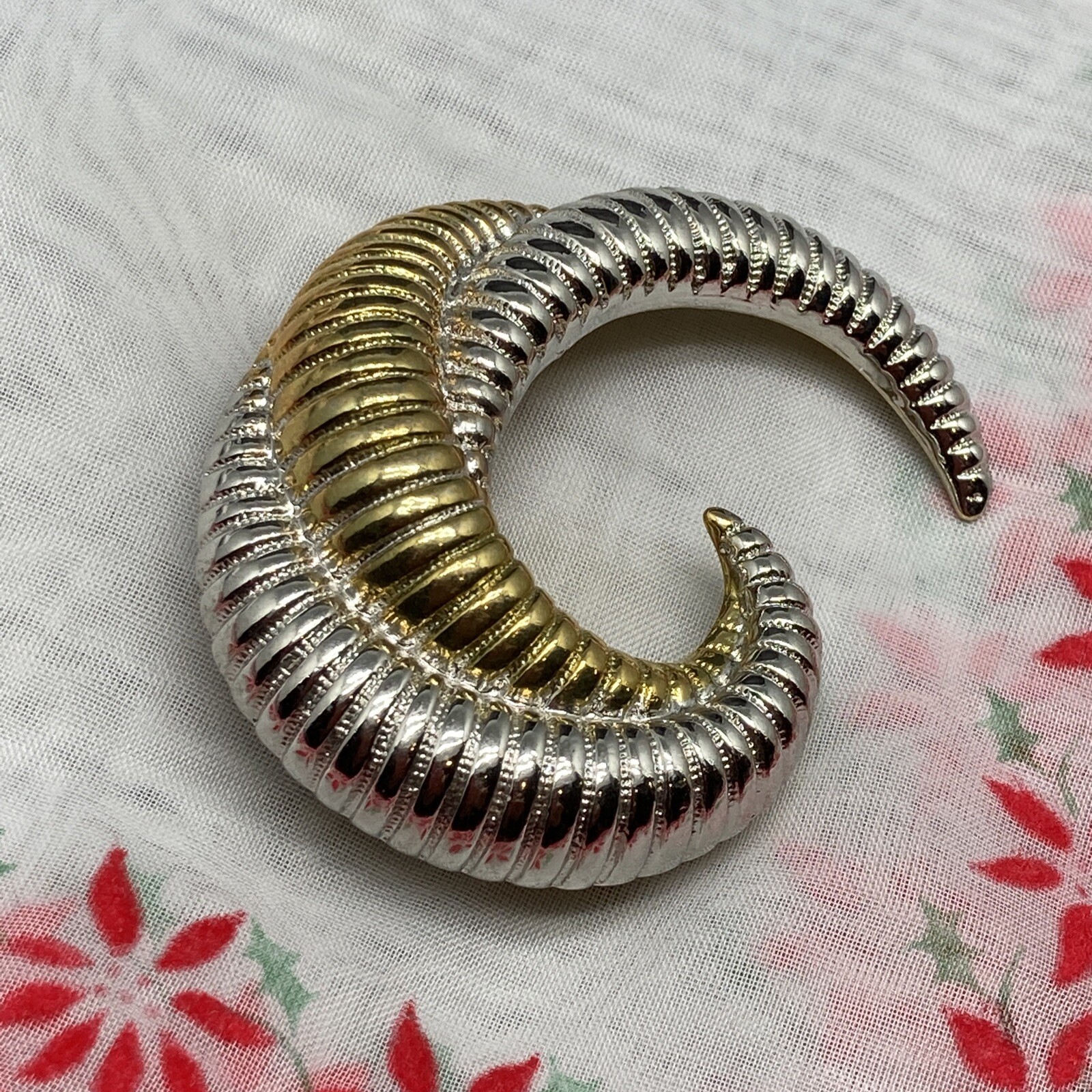 Silvertone Goldtone Swirl 2 1/4” Brooch Pin 2977