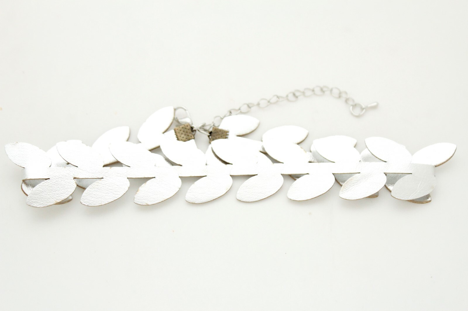 Women Fashion Jewelry Choker Necklace Metallic Silver Faux Leather Leaf Fabric