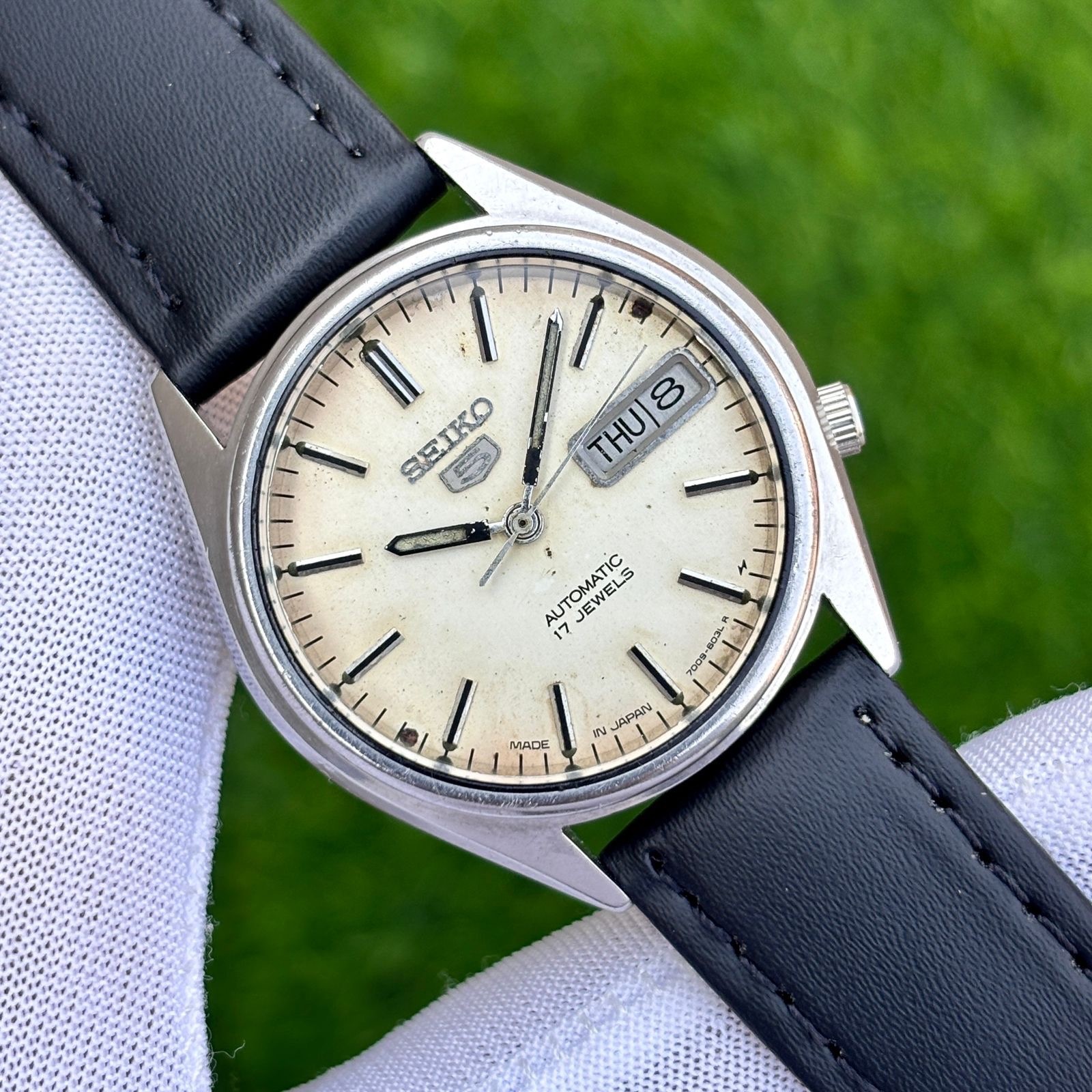 Vintage Seiko 5 White Silver Dial Automatic Japan Made Men’s Watch 7009-6001
