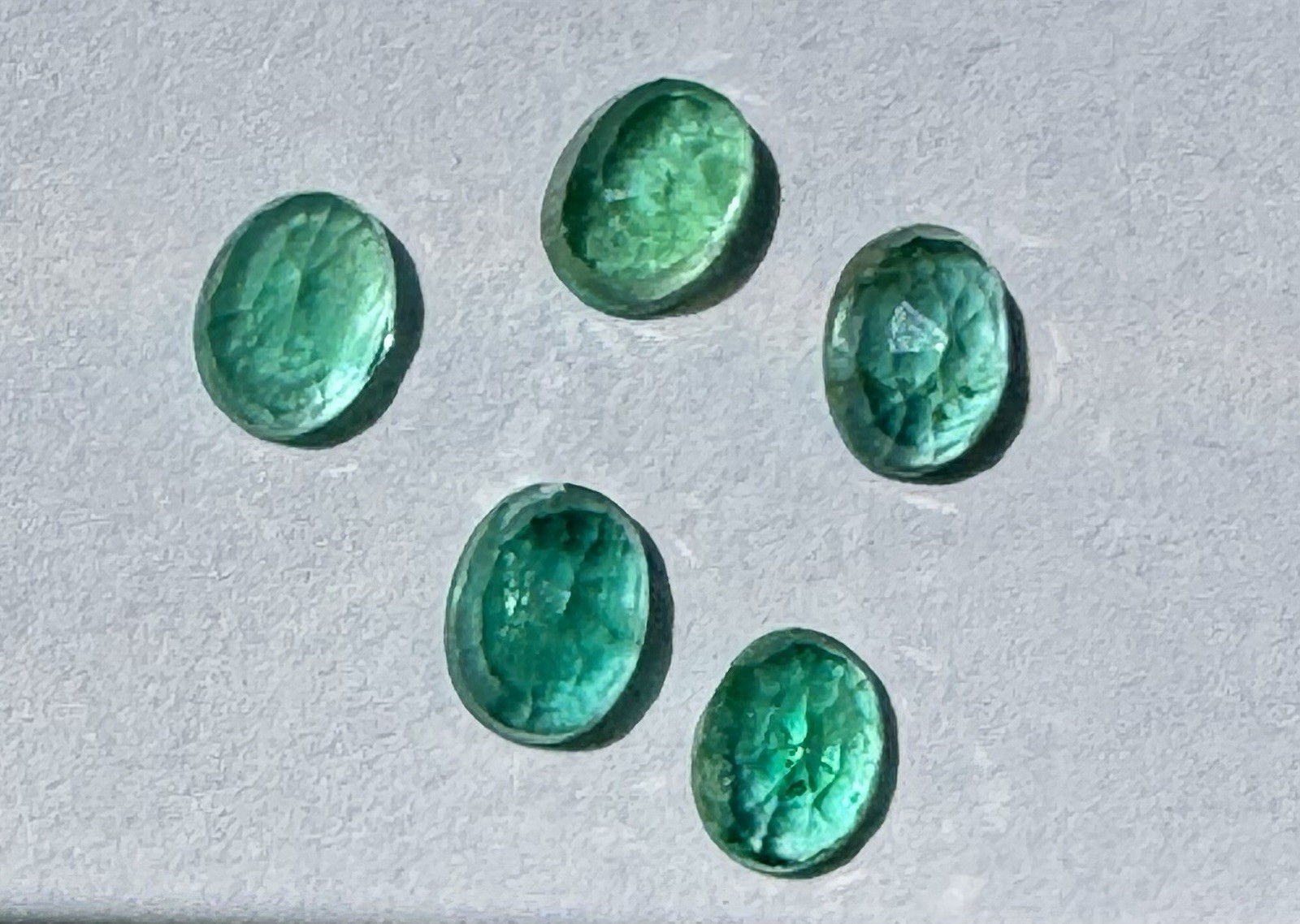 Natural 5 Beautiful Green Emeralds natural 1.06 CTs 4.2by3.2mm Oval