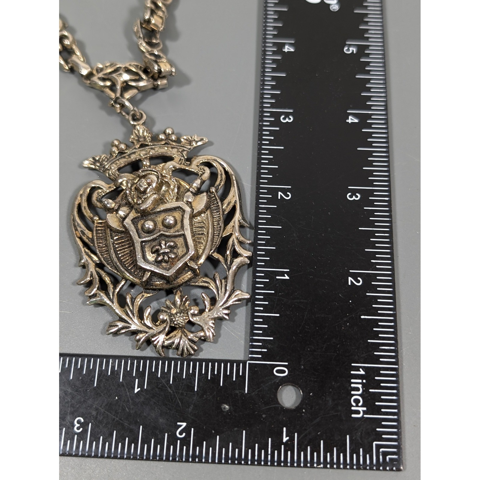 Vintage Heraldic Crest Pendant Necklace Antiqued Gold Tone Coat of Arms 18.5″