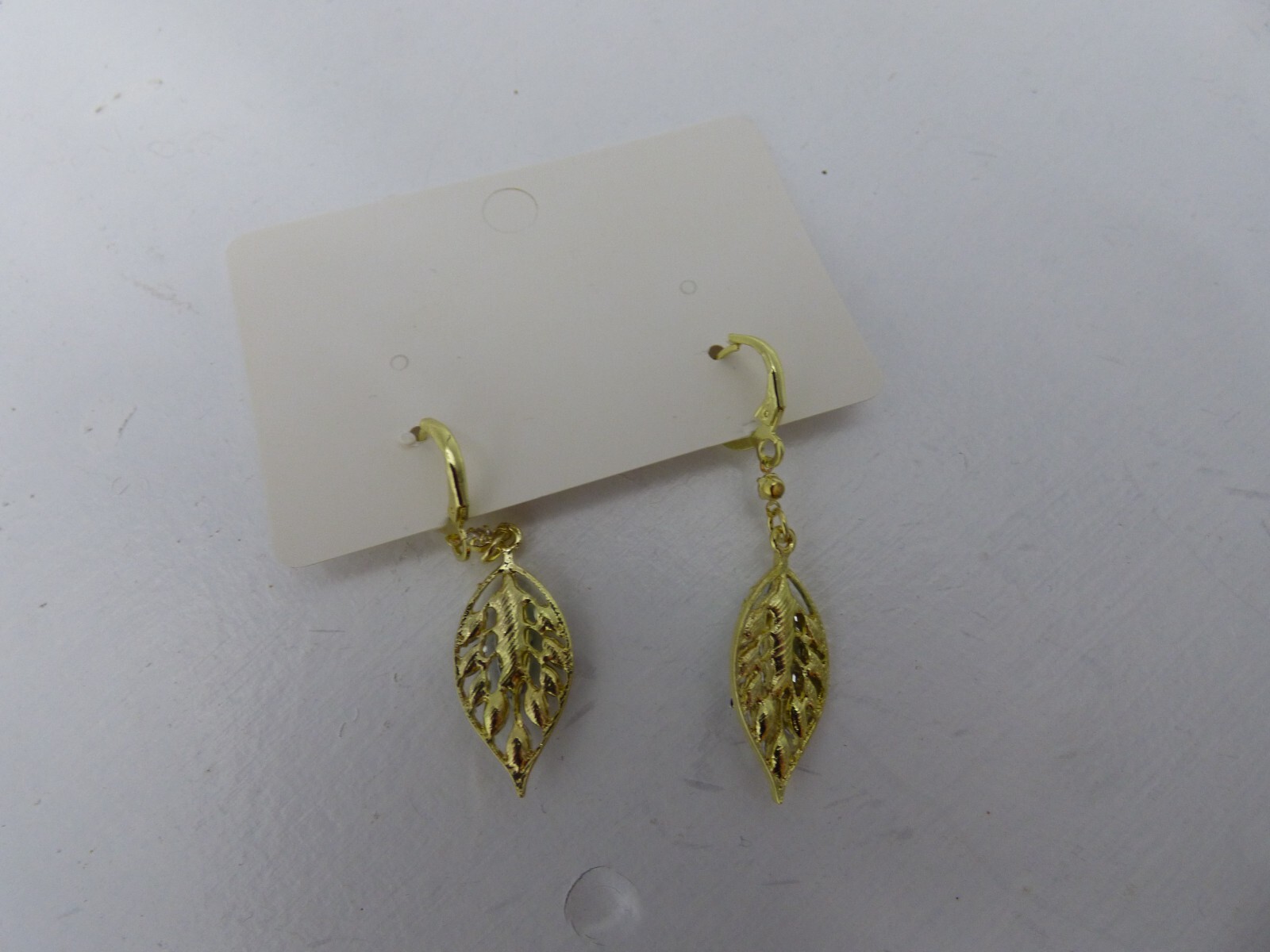 Ladies Uyn Uyn pretty earrings (New)