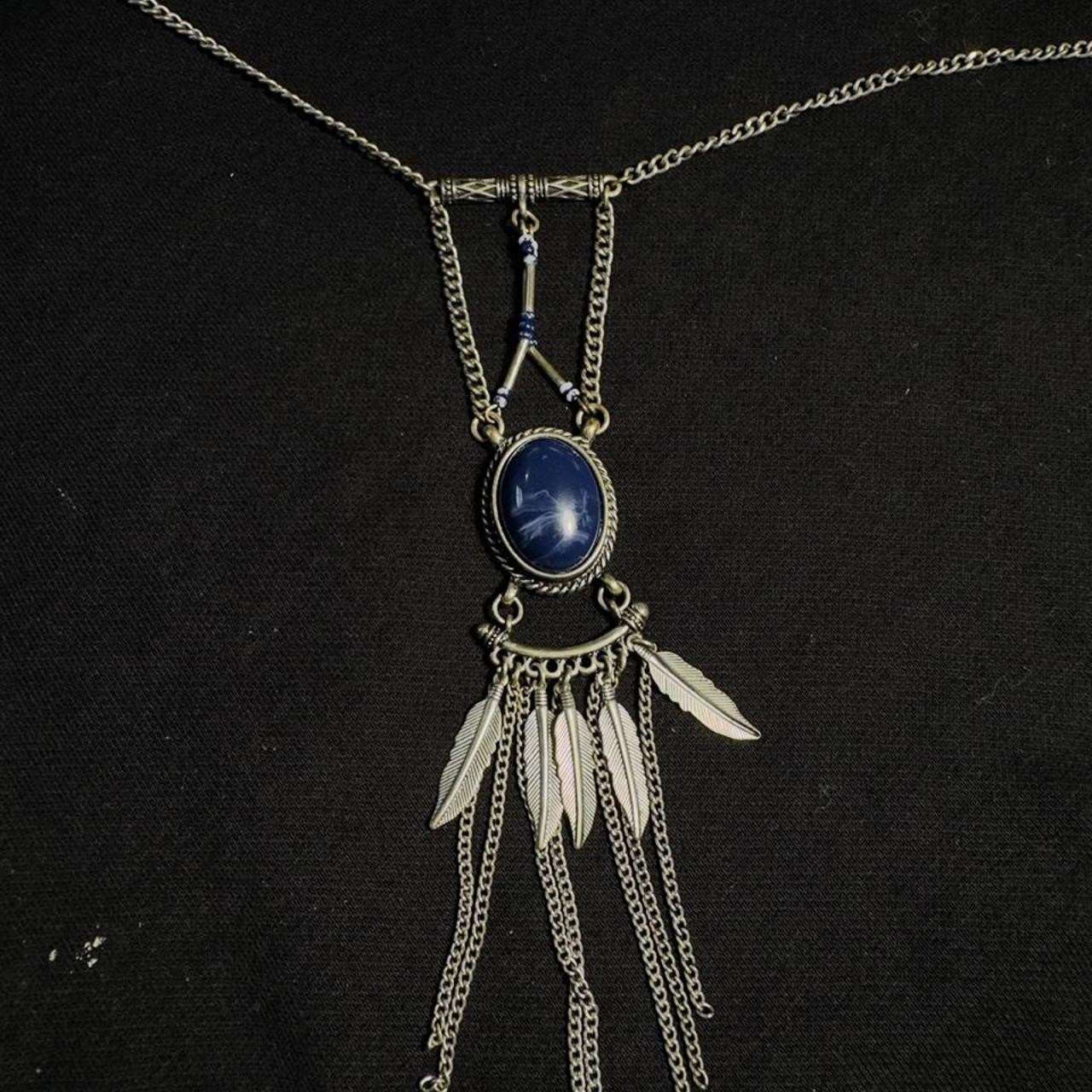 Blue stone pendant necklace with silver feathers and chains #boho #festival