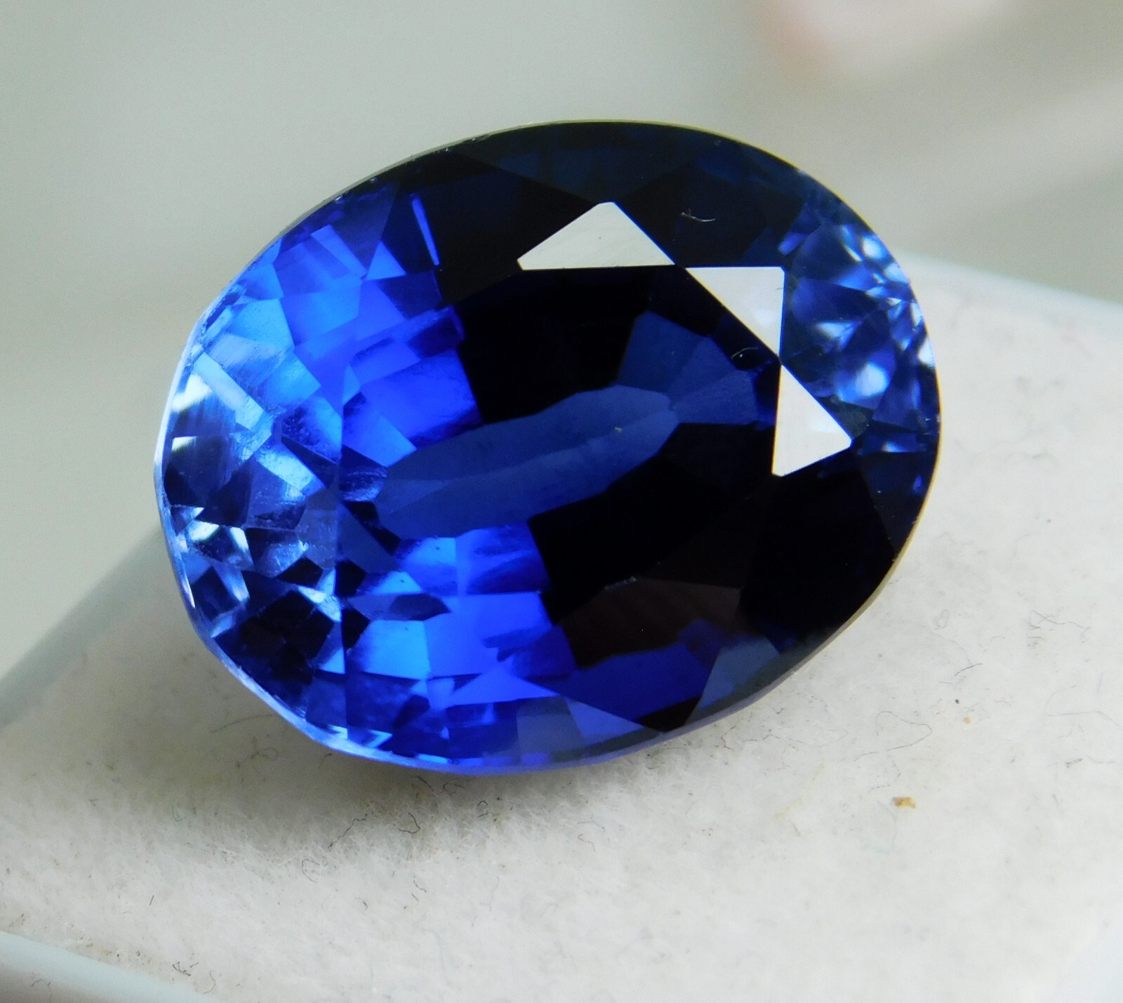 Natural Kashmiri Royal Blue Sapphire Certified Oval Cut 18.60 Ct Loose Gemstone
