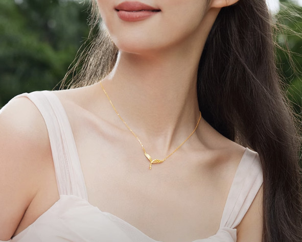 99% Pure Gold Openwork Matte Finish Wing Necklace 3.7 grams