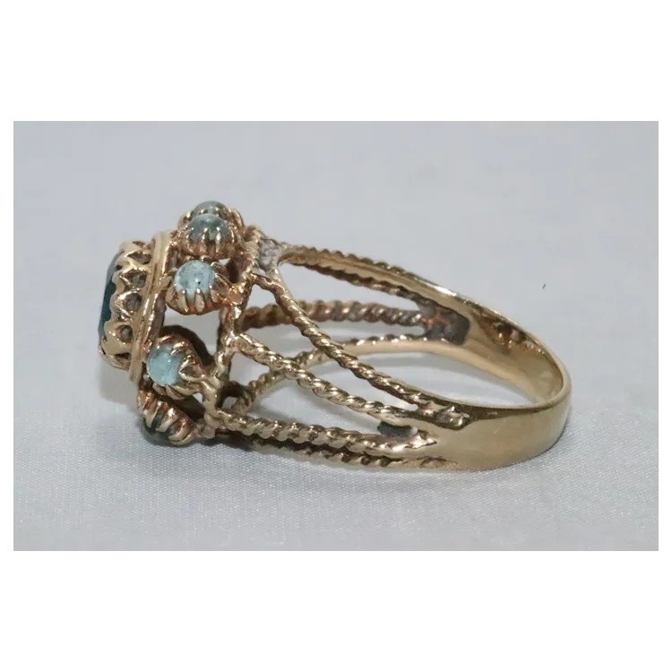 14 KT Yellow Gold Blue Gemstones Ring