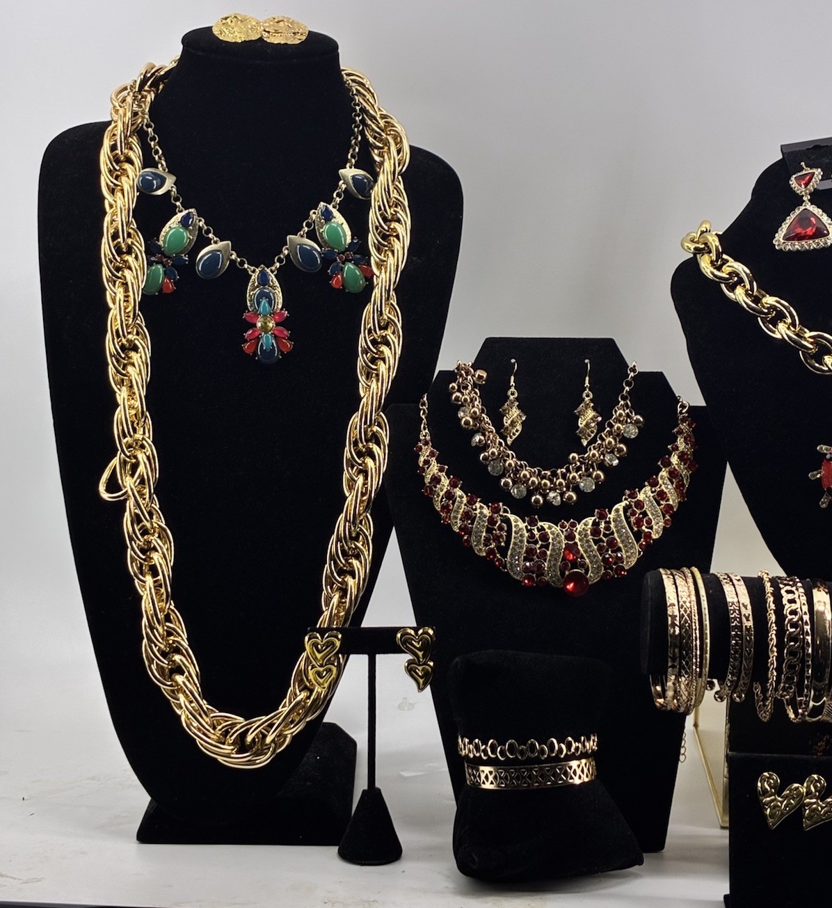 Fashion Costume Jewelry Lot Necklaces Earrings Bracelets Gold Tone Red Green