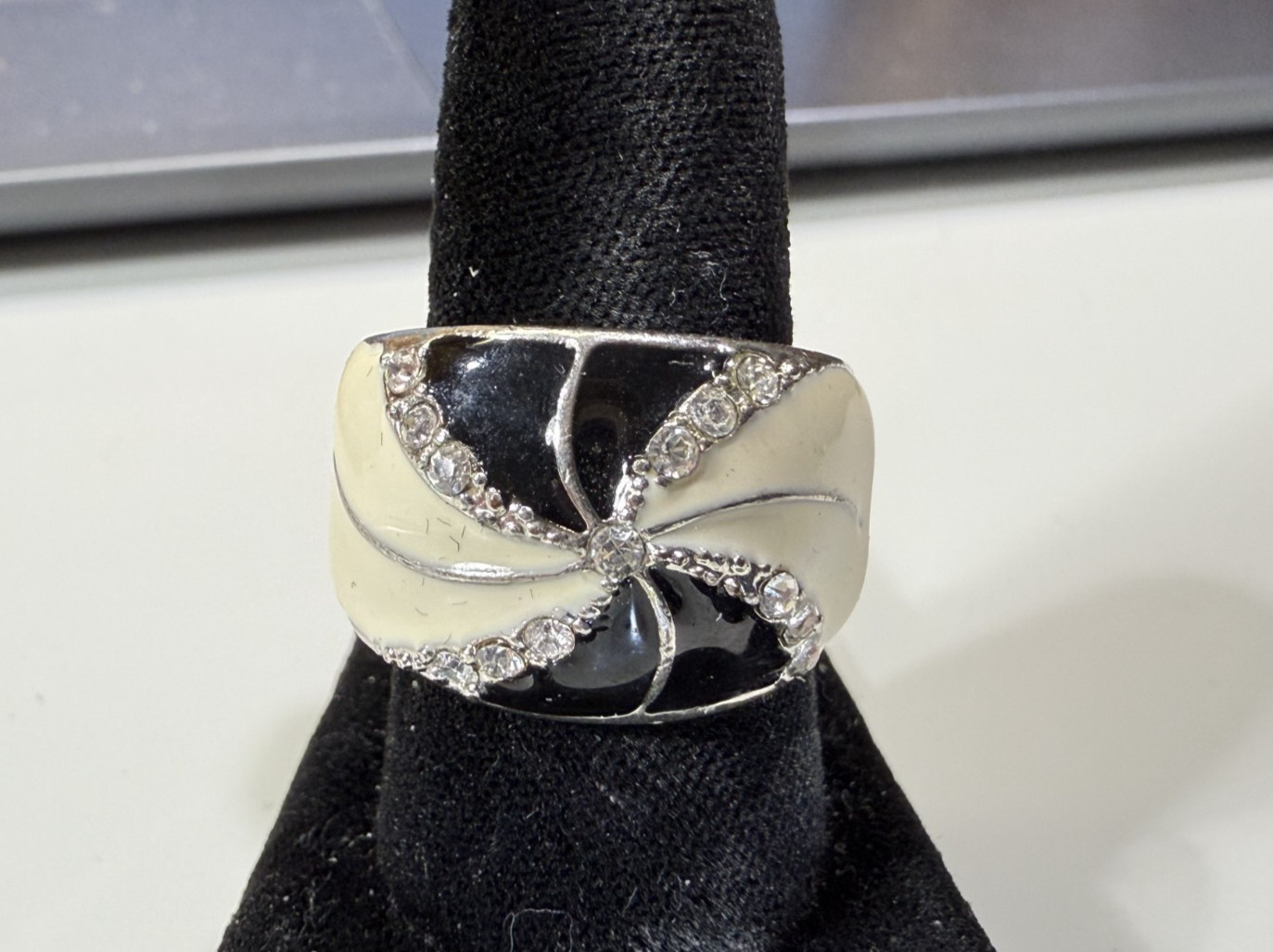 Vintage Silver Tone Black Cream Enamel Rhinestone Ring Size 7.5