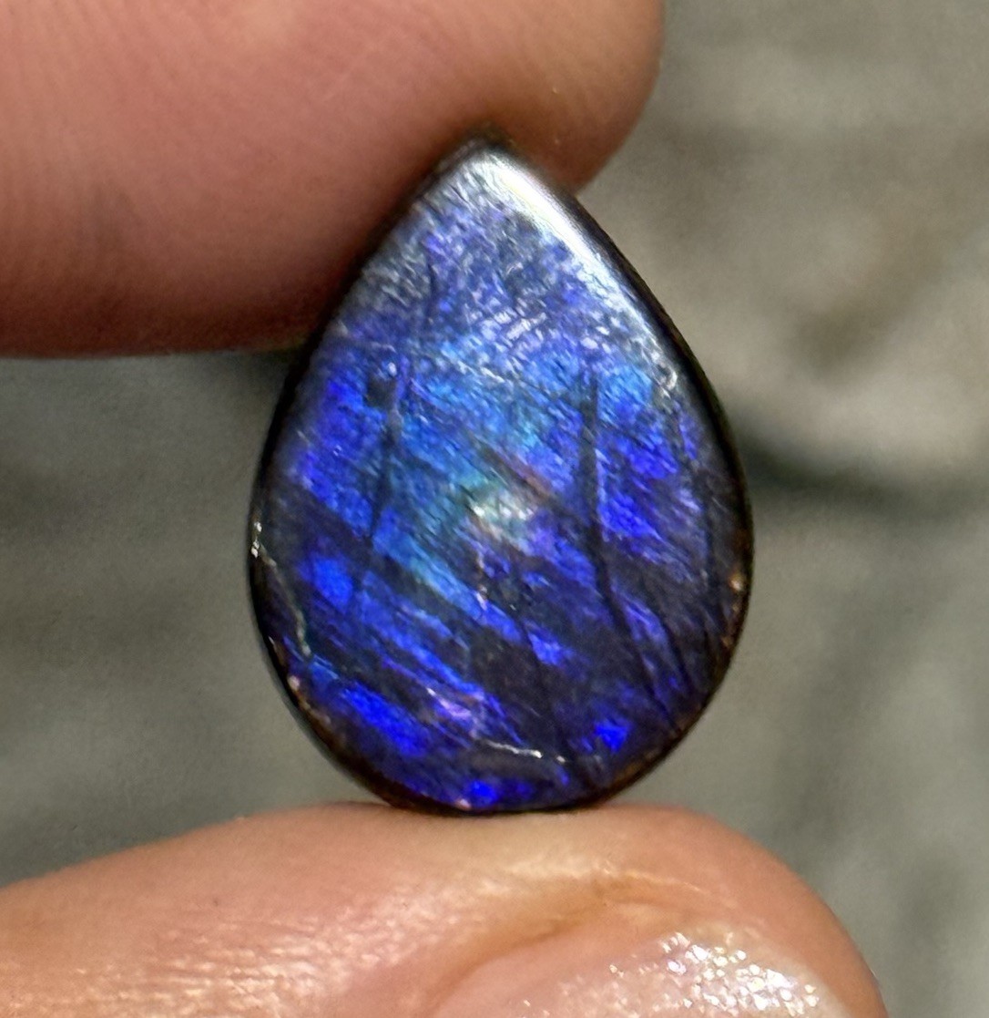 10.6ct 18x13x5mm Genuine Purple Ammolite Teardrop Cabochon Gem