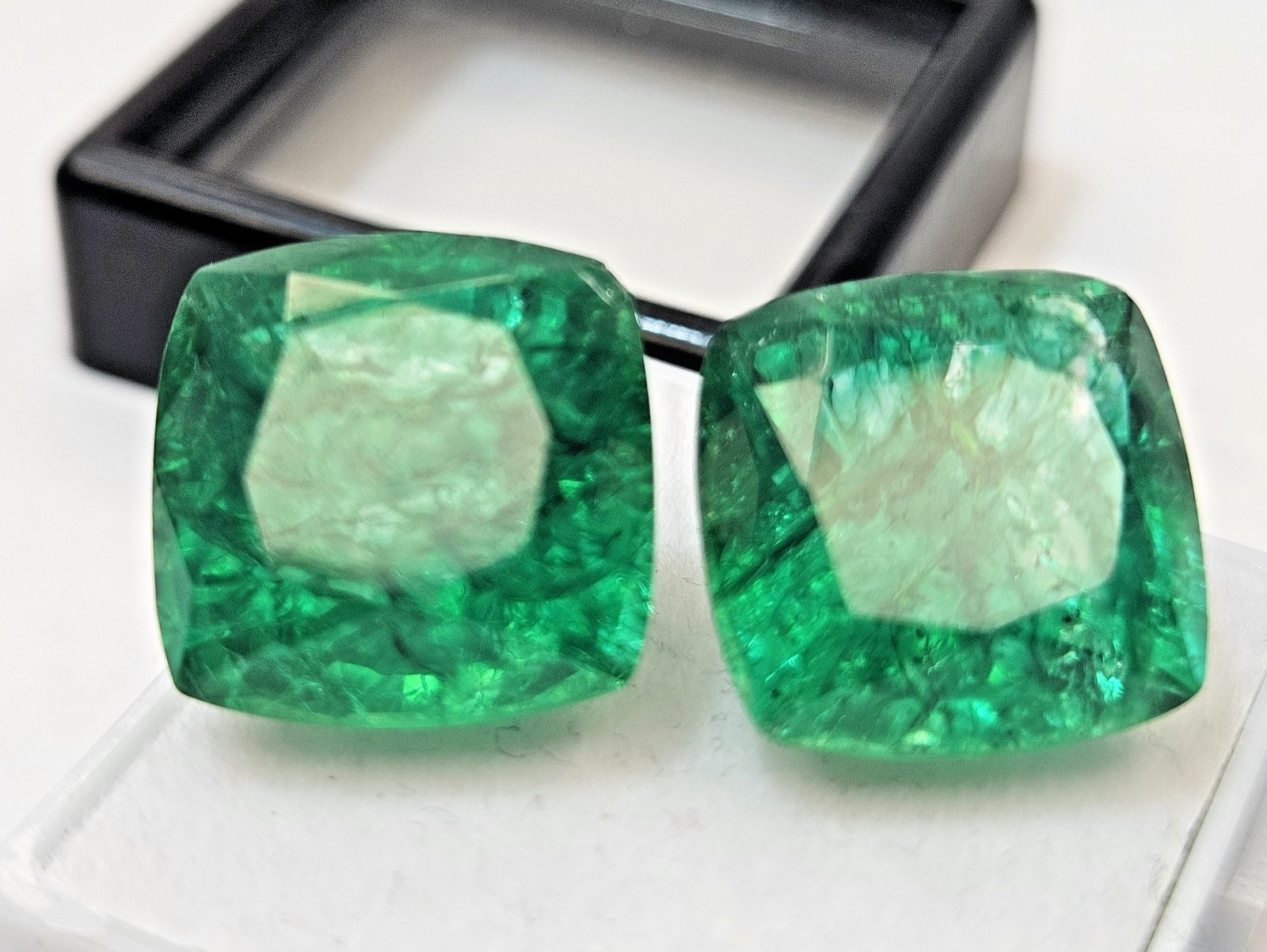 Cushion Pair Green Emerald Colombian 17-18 Ct Natural Gemstone For Earrings