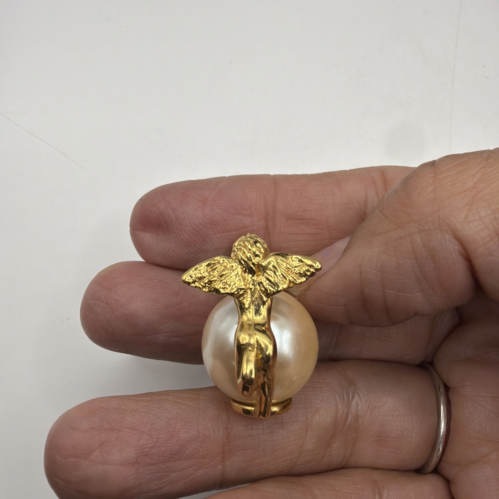 Pendant Vintage Goldtone Large Faux Pearl with 2 Cherubs – 1.25” x 1.25”