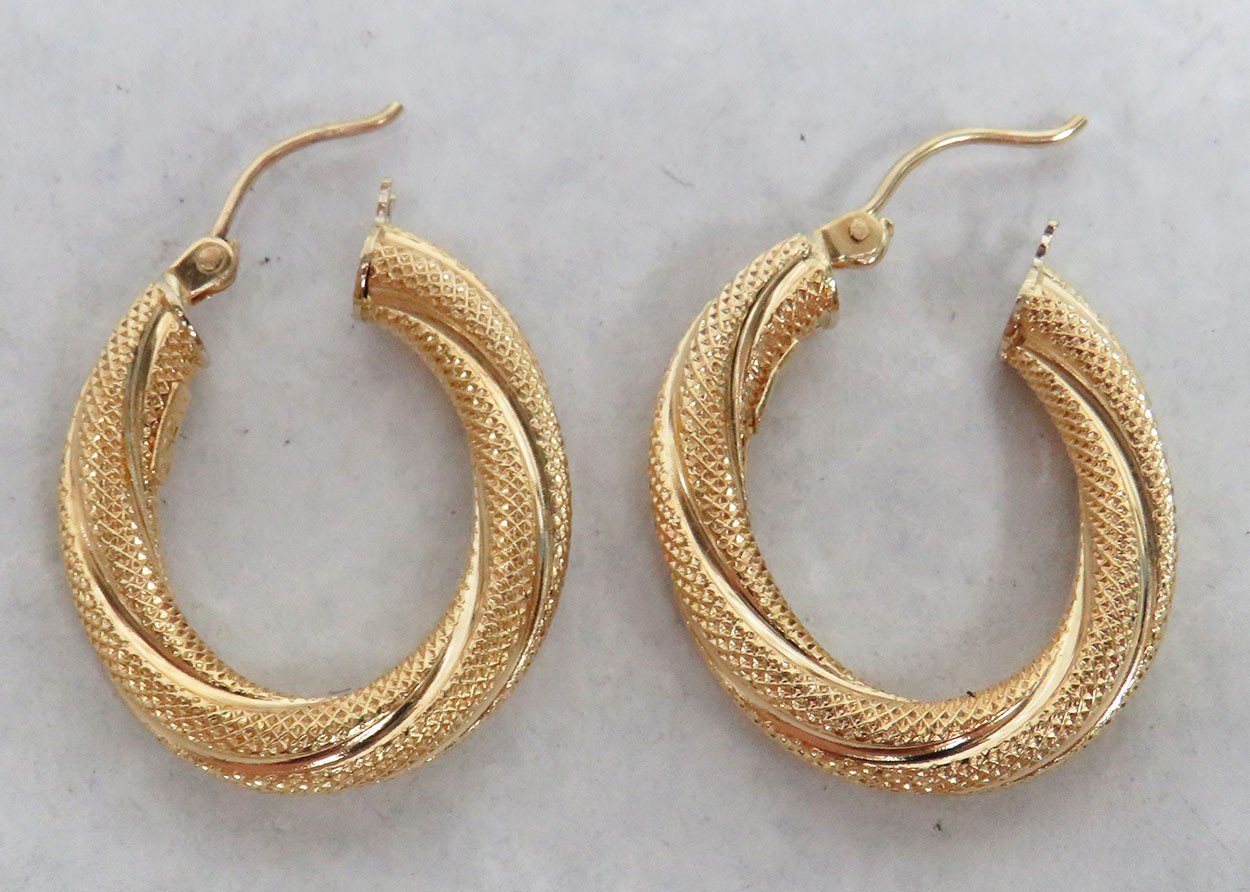 BEAUTIFUL UNOAERRE 14K GOLD PUFFY OVAL HOOP EARRINGS