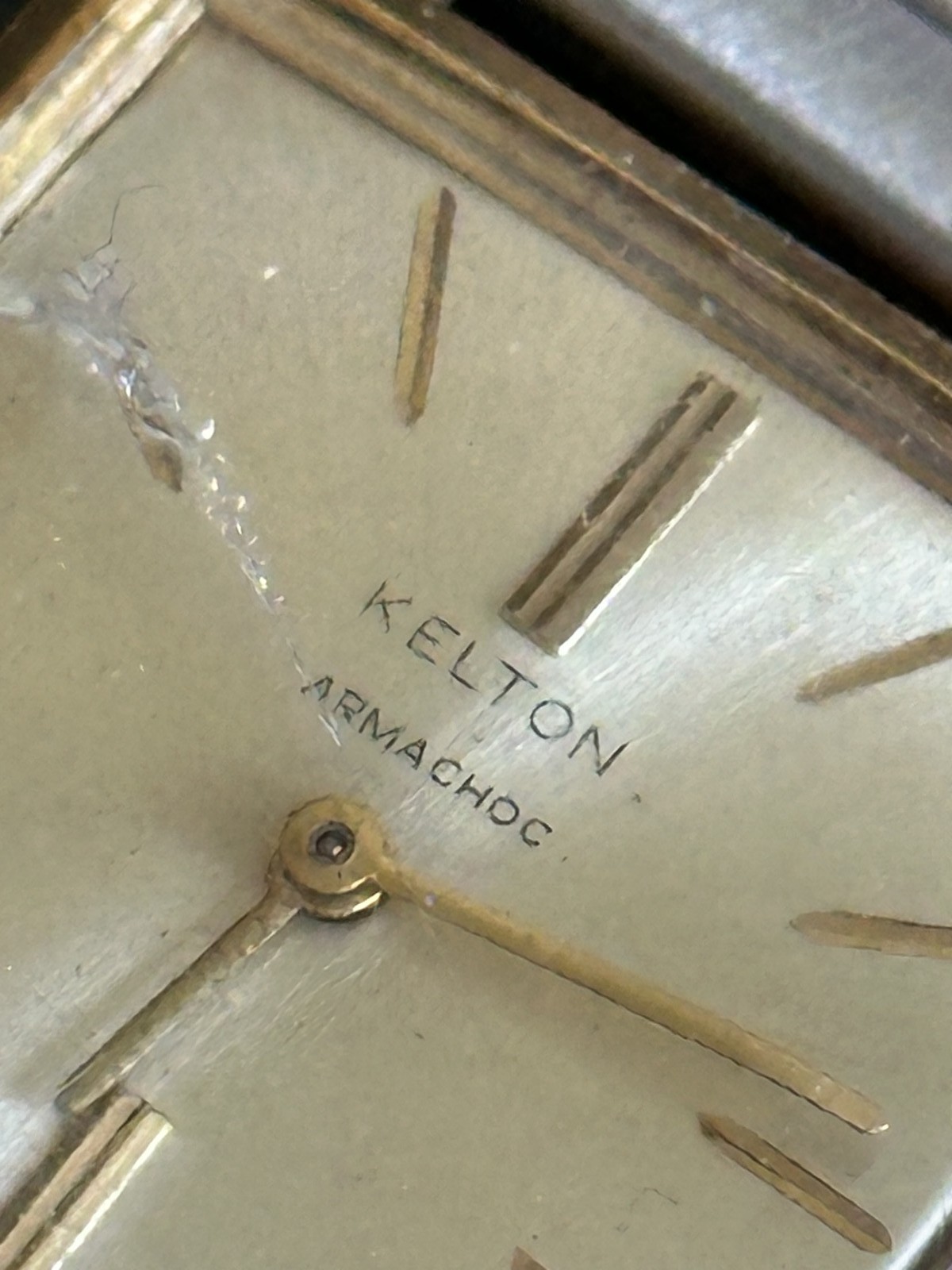 Kelton Armachoc mécanique antichoc vintage Métal doré, fond en acier inoxydable