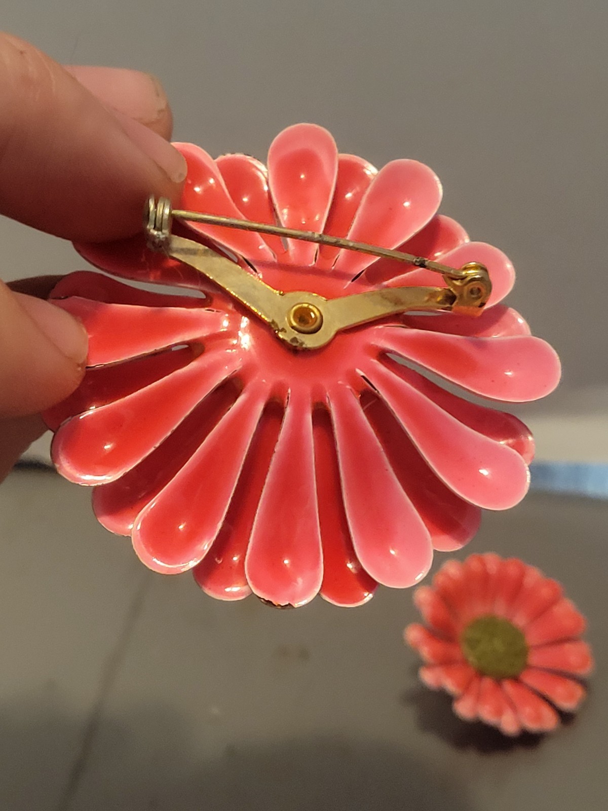Vintage FLOWER POWER 11 ENAMEL/ METAL BROOCHES PINS And 7 Clip On Earring Pairs